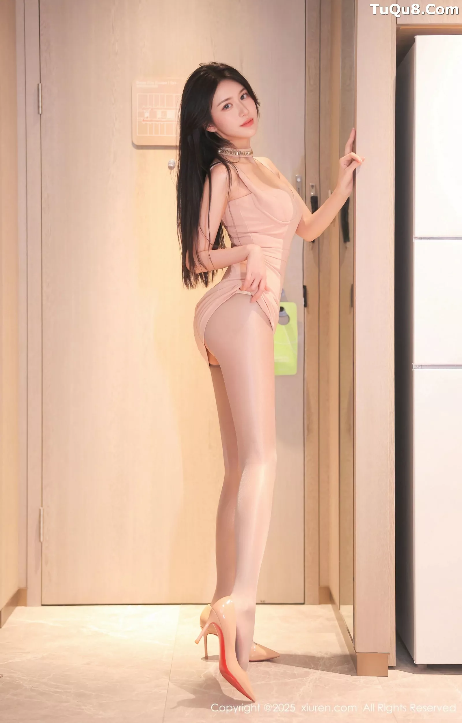 [XiuRen]高清写真图 2025.05.29 No.10339 shelly诗莉吖 粉色连衣短