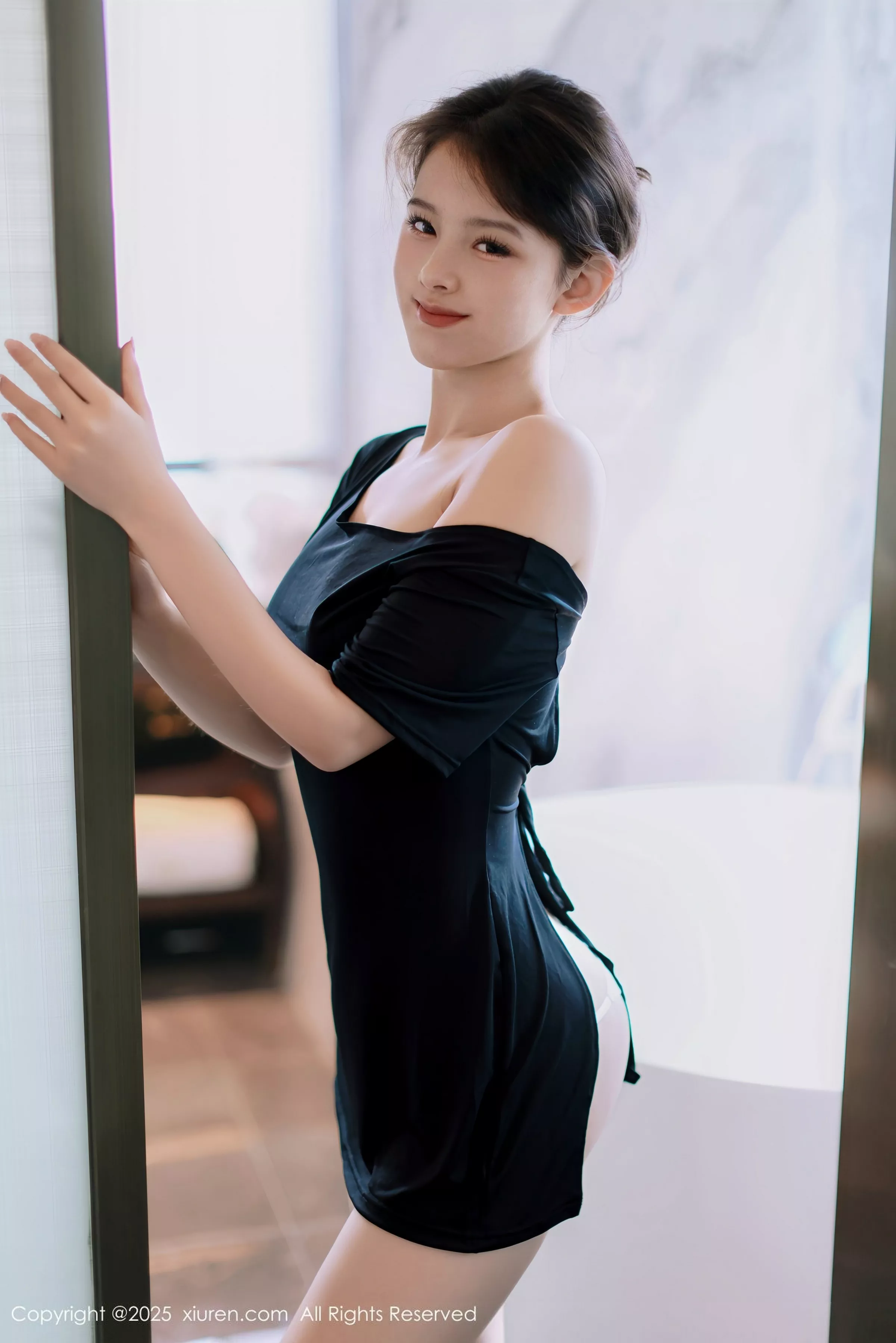 [XiuRen]高清写真图 2025.06.18 No.10426 小橘子orange 曼妙身姿