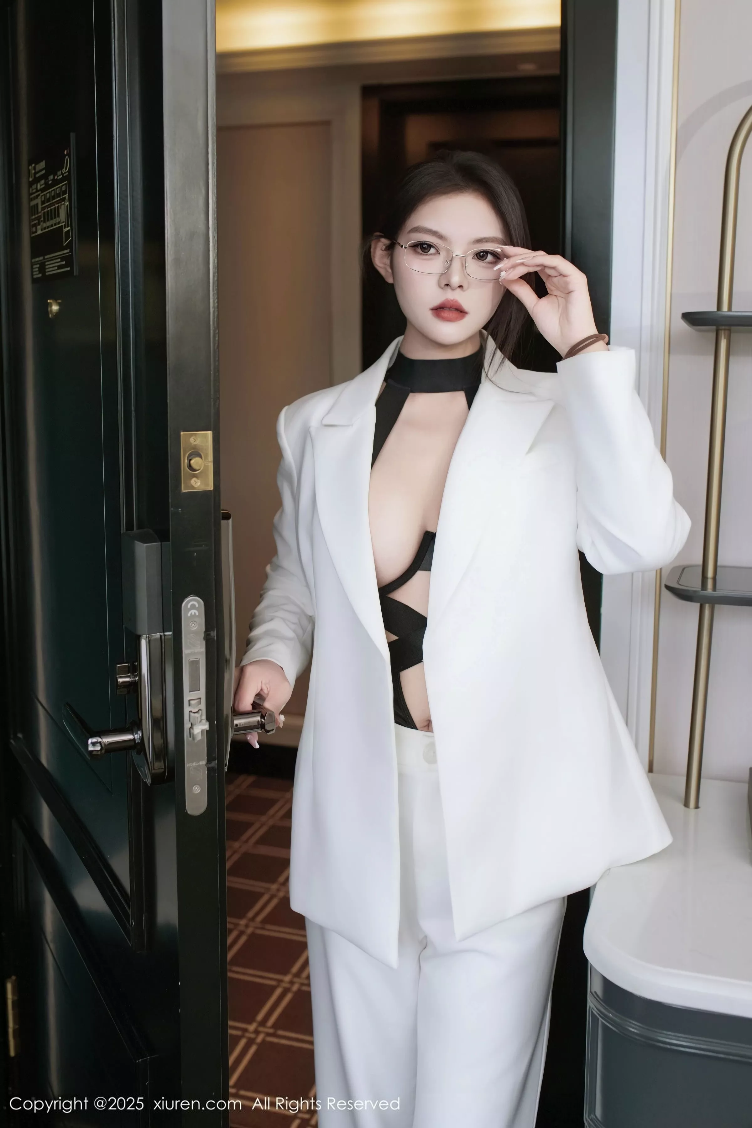 [XiuRen]高清写真图 2025.06.26 No.10464 冬安 白色西服