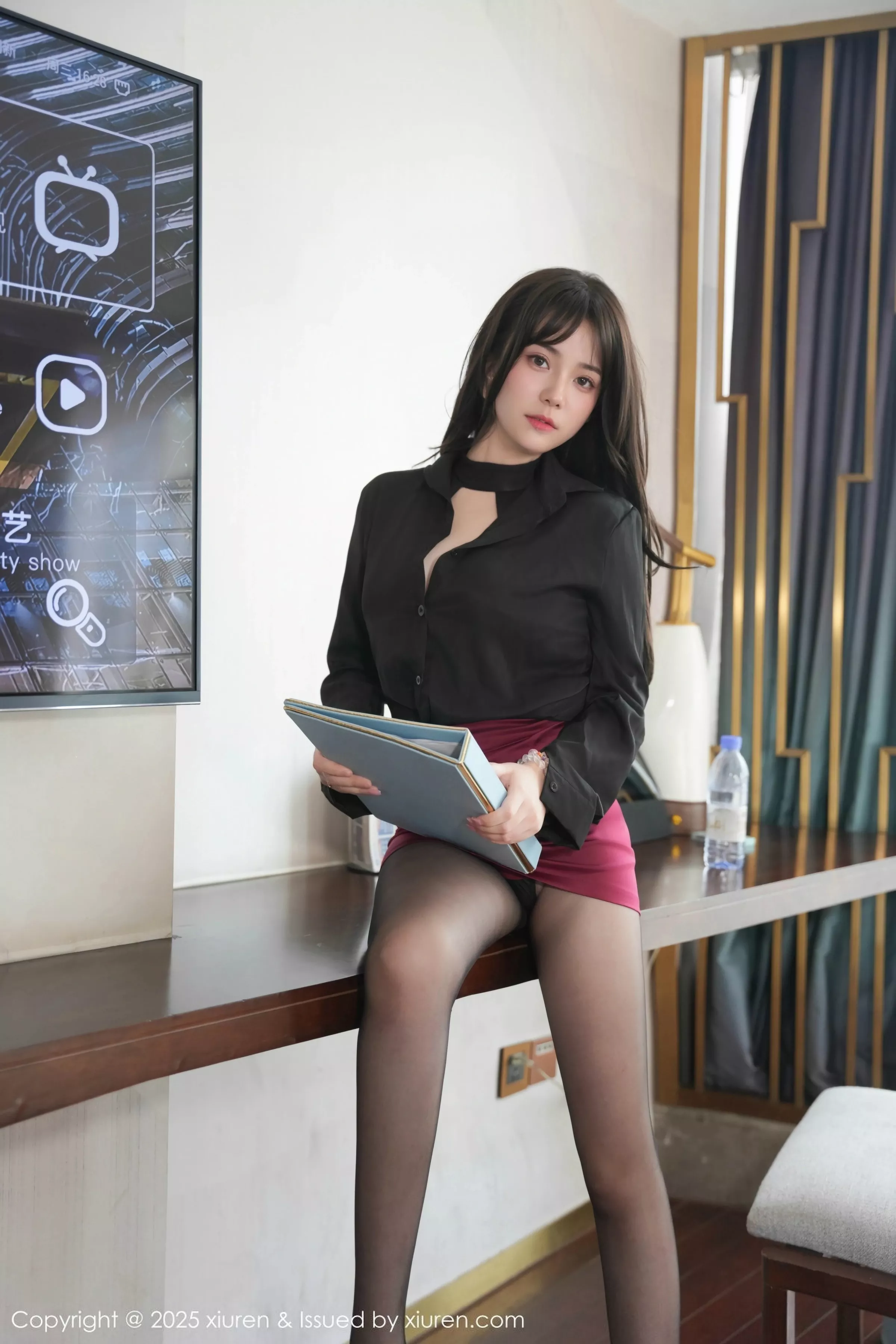 [XiuRen]高清写真图 2025.07.09 No.10527 软情 黑丝制服