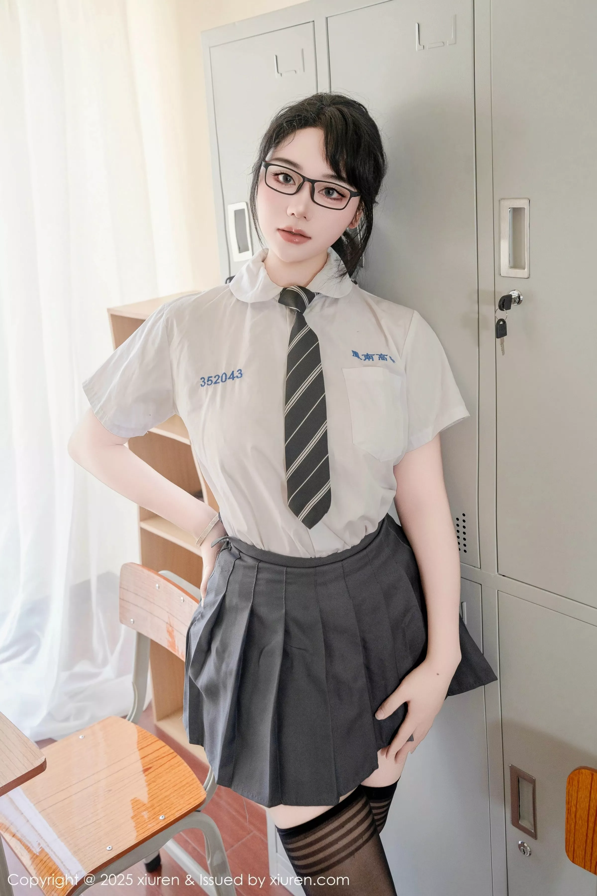[XiuRen]高清写真图 2025.07.10 No.10530 汐汐爱吃草莓 学妹服饰