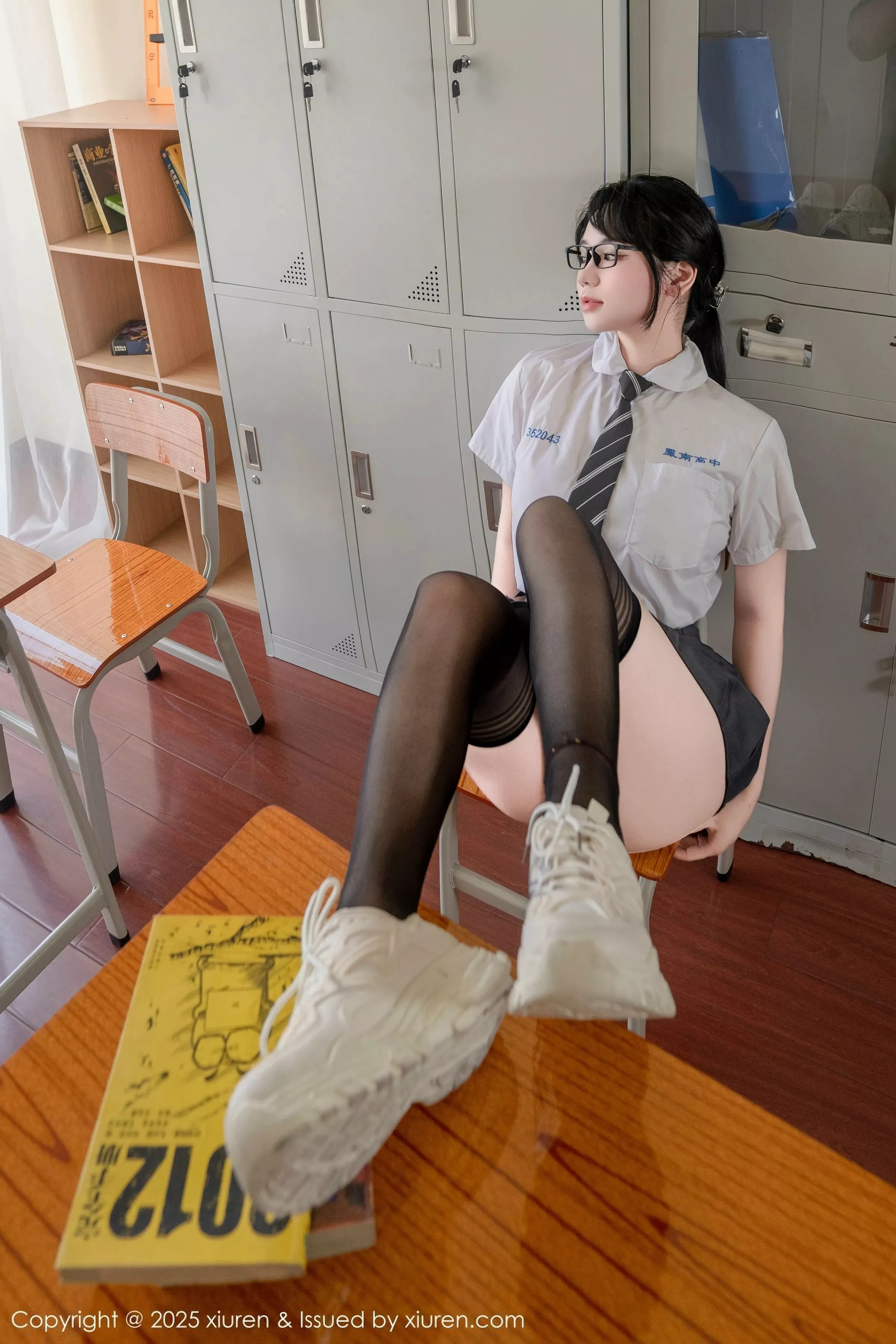 [XiuRen]高清写真图 2025.07.10 No.10530 汐汐爱吃草莓 学妹服饰