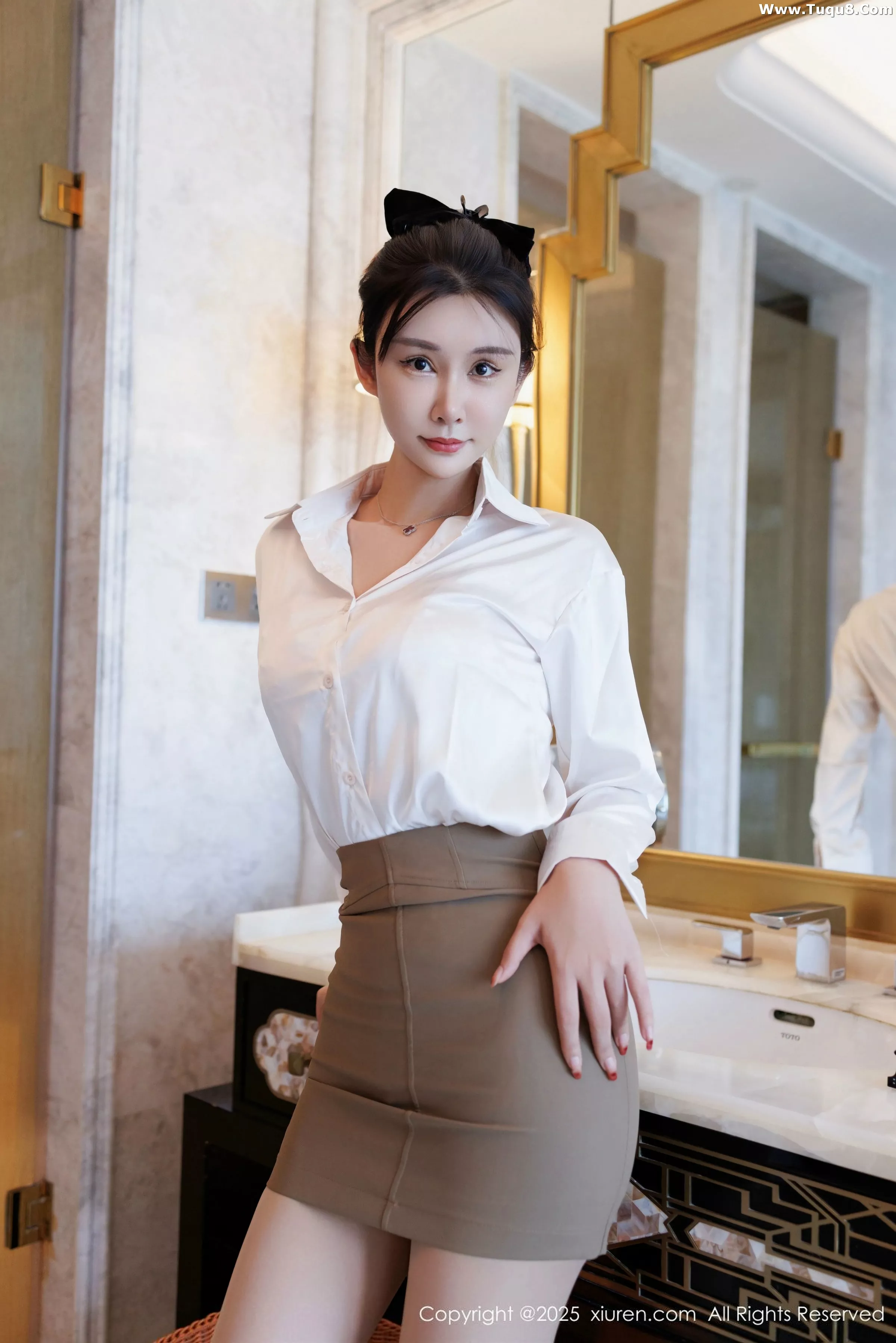 [XiuRen]高清写真图 2025.07.14 No.10543 艺艺yiyi 白色衬衫