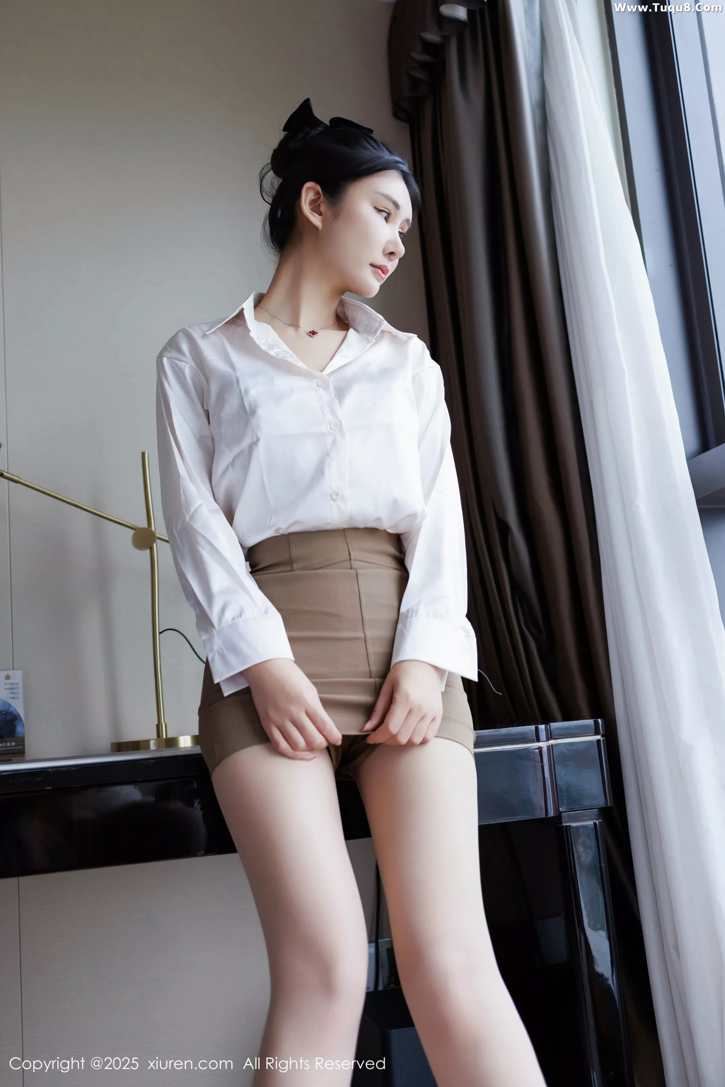 [XiuRen]高清写真图 2025.07.14 No.10543 艺艺yiyi 白色衬衫
