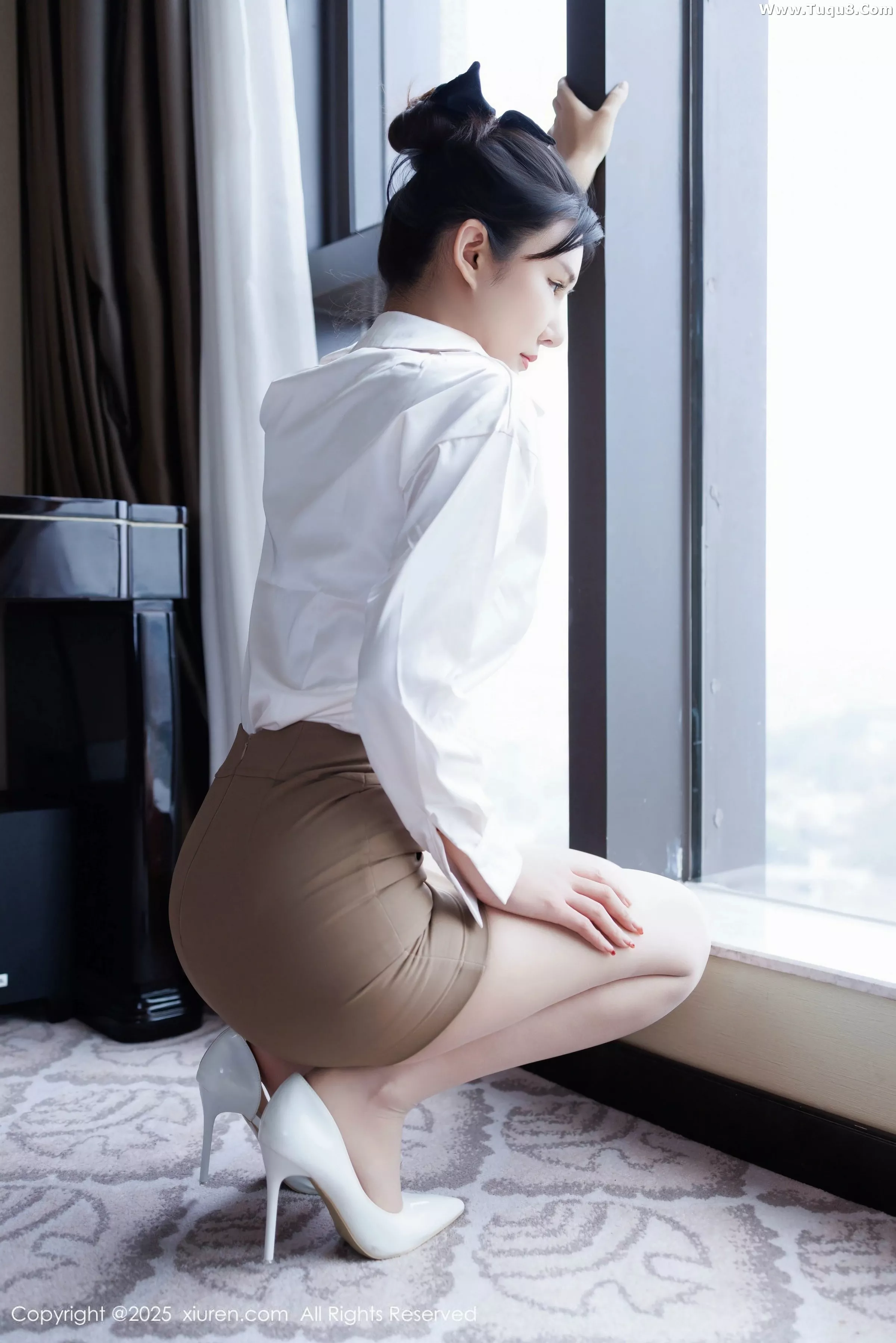 [XiuRen]高清写真图 2025.07.14 No.10543 艺艺yiyi 白色衬衫