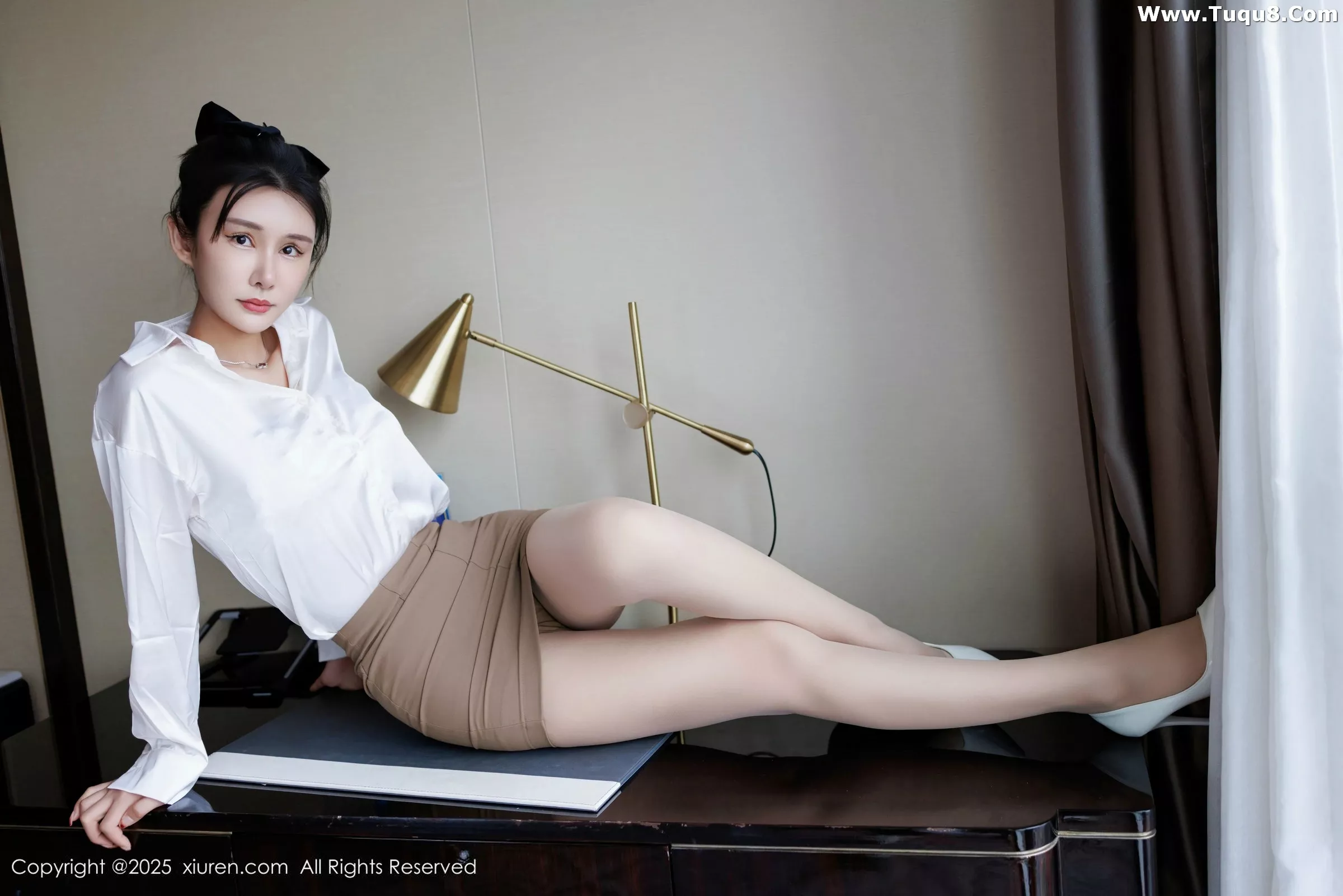[XiuRen]高清写真图 2025.07.14 No.10543 艺艺yiyi 白色衬衫
