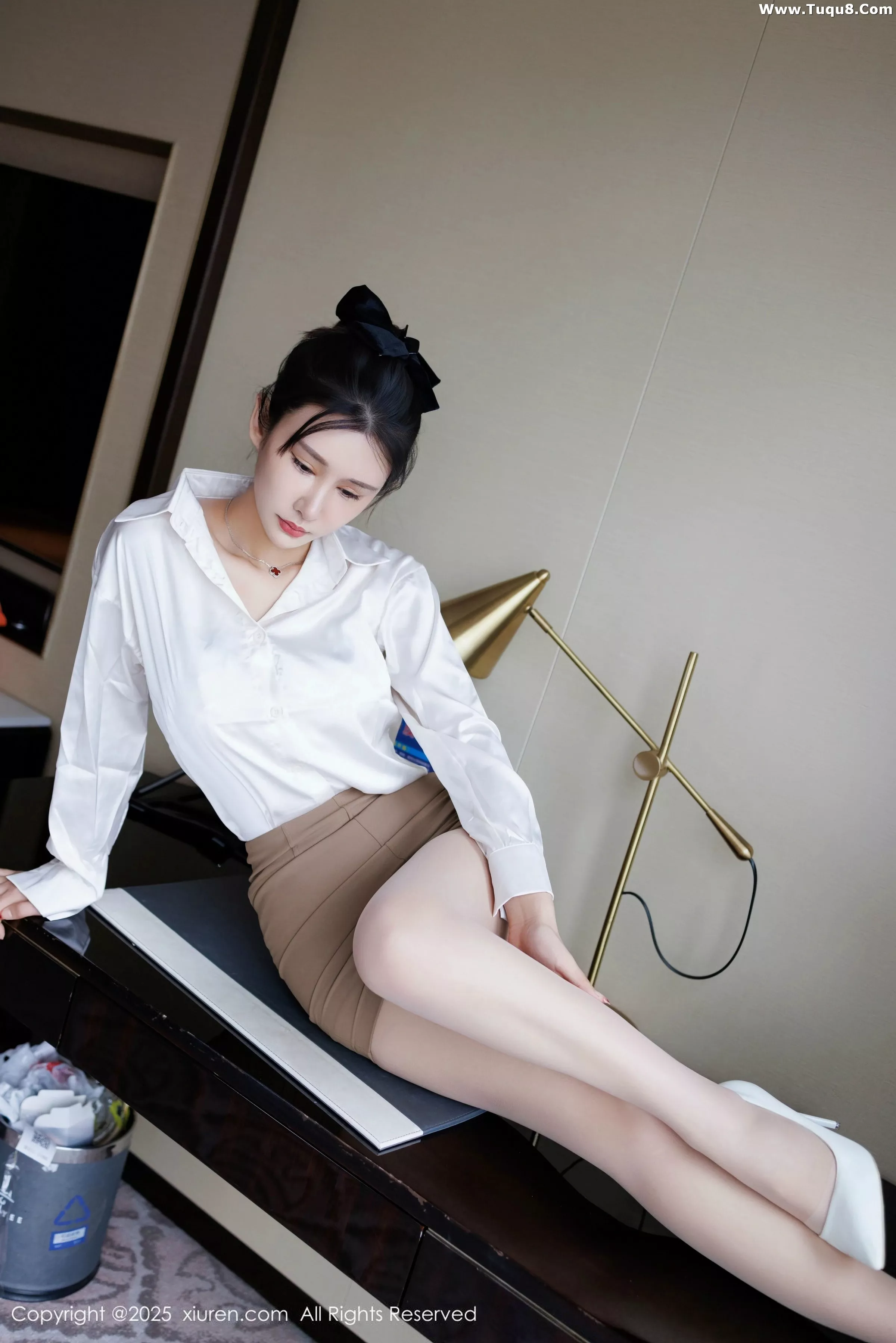 [XiuRen]高清写真图 2025.07.14 No.10543 艺艺yiyi 白色衬衫