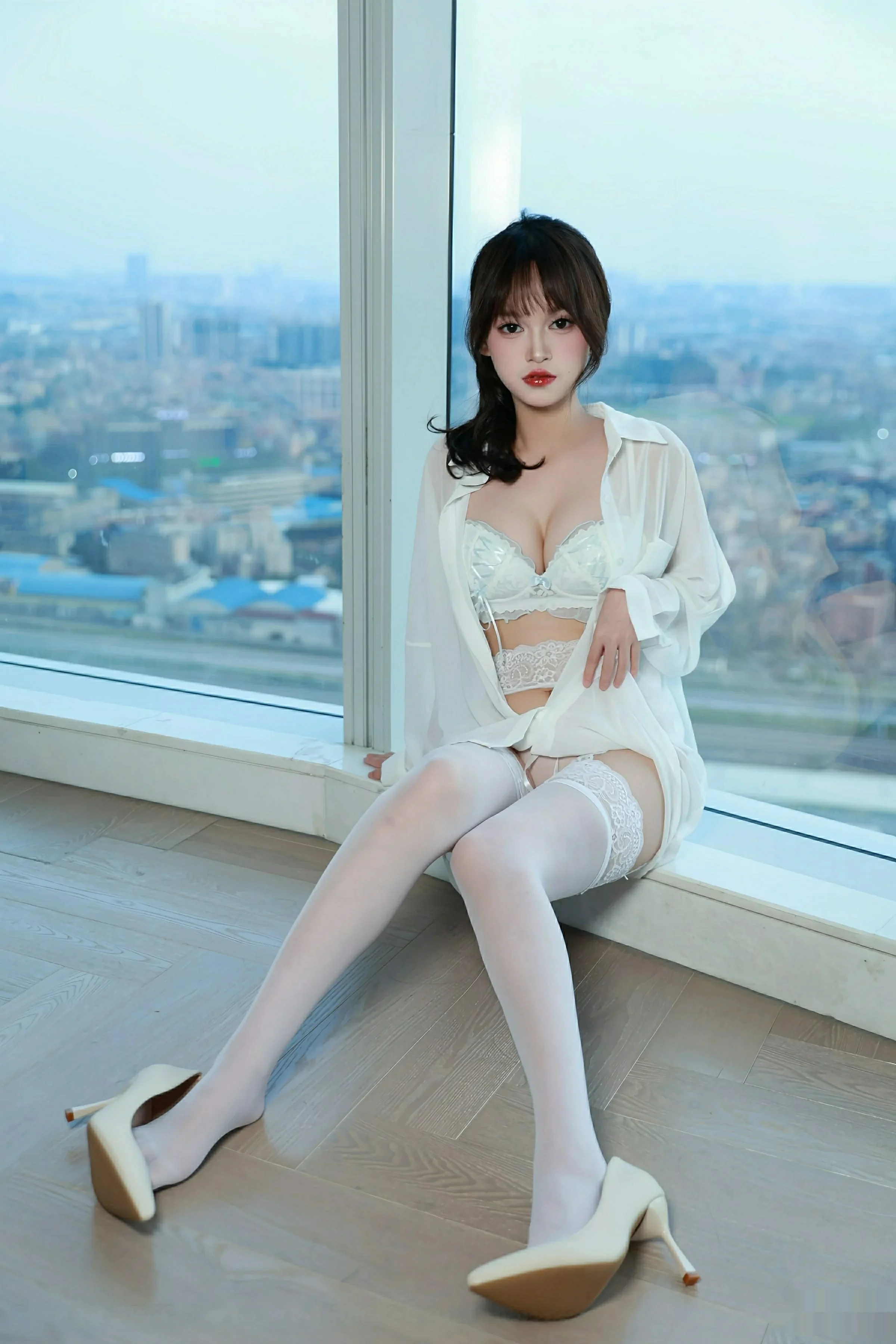 [XiuRen]高清写真图 2025.08.13 No.10642 糯咪 白色衬衫