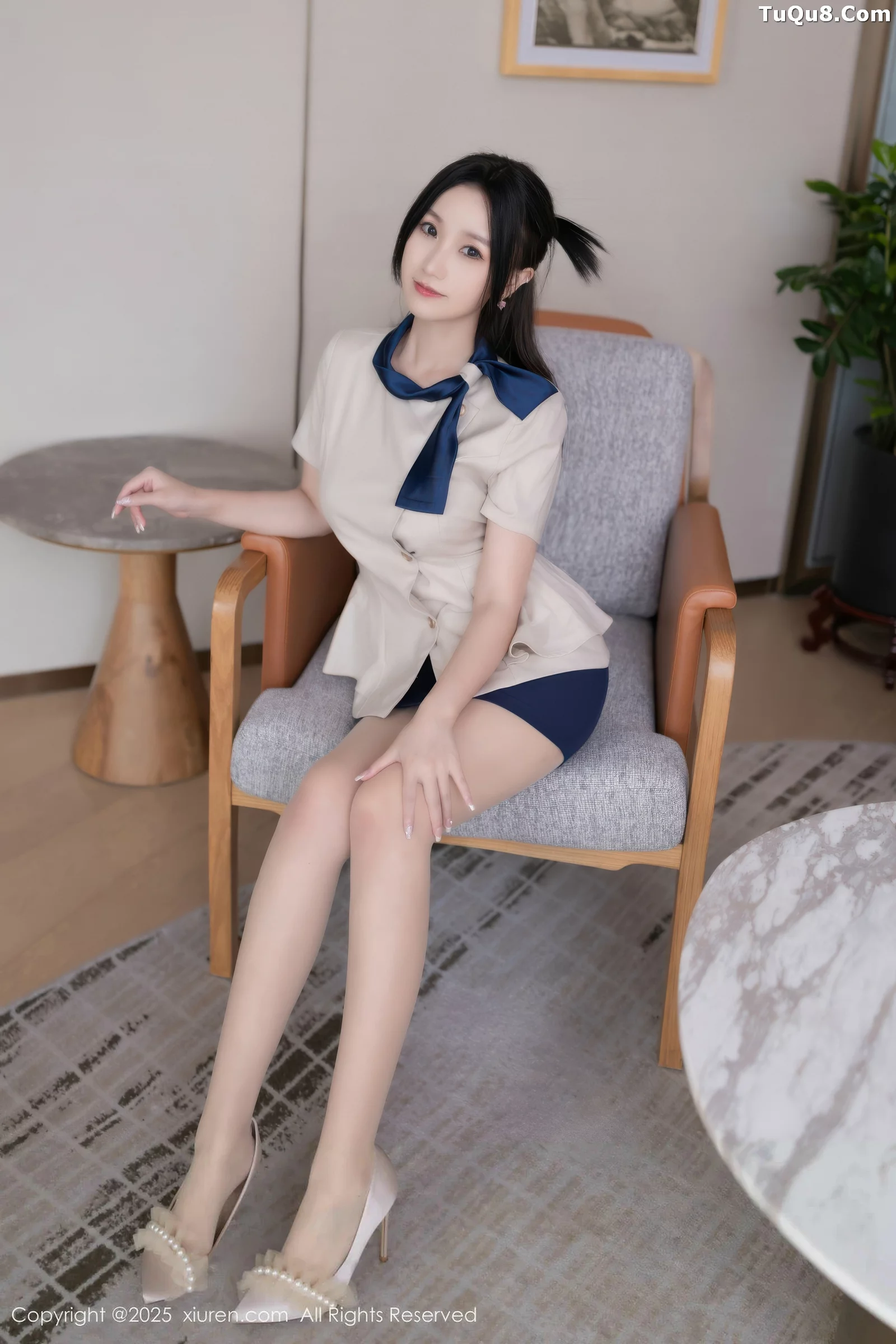 [XiuRen]高清写真图 2025.08.27 No.10697 杏子Yada 性感OL