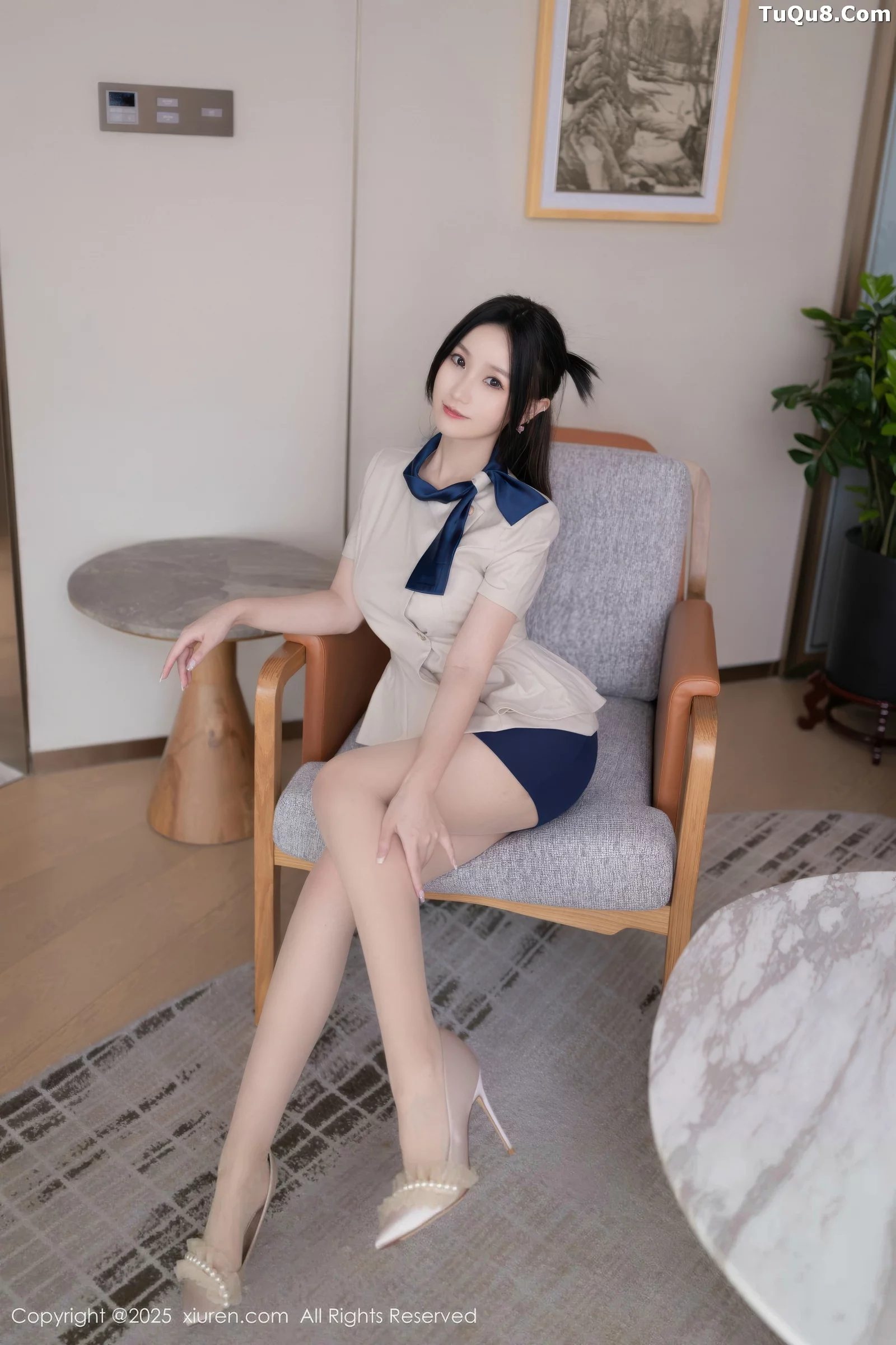 [XiuRen]高清写真图 2025.08.27 No.10697 杏子Yada 性感OL