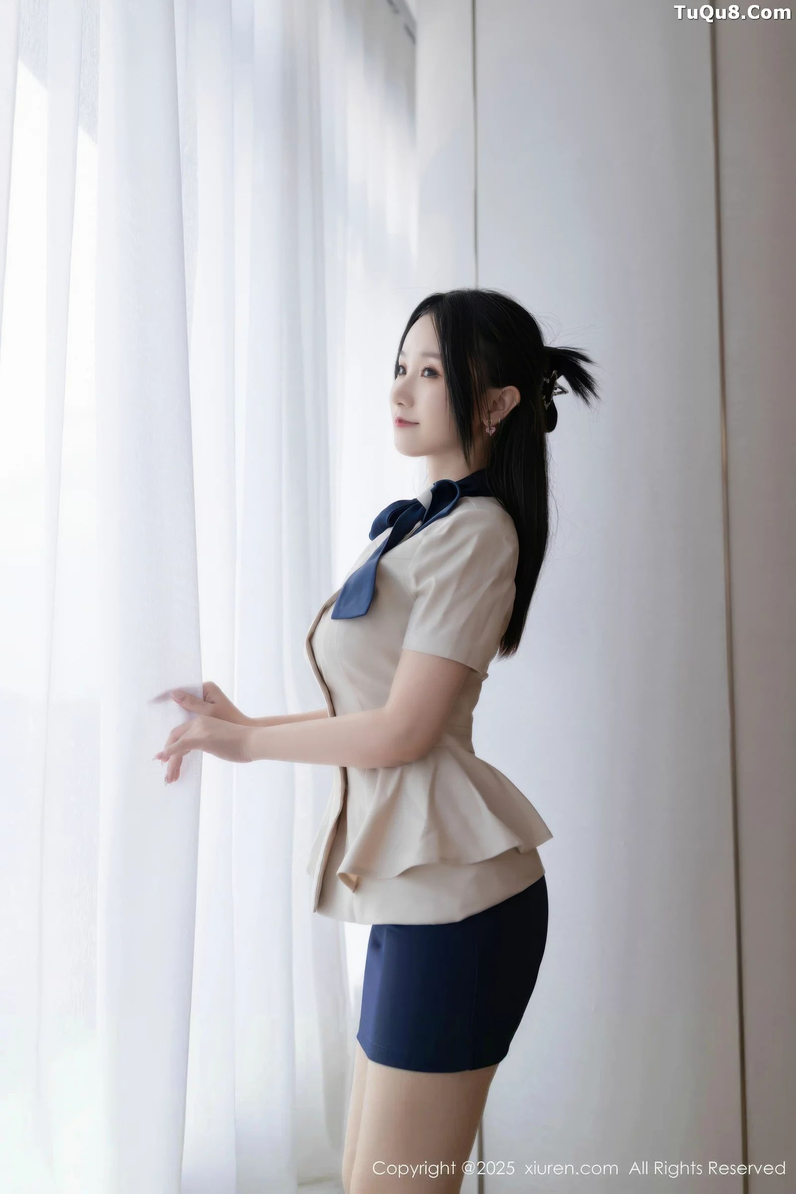 [XiuRen]高清写真图 2025.08.27 No.10697 杏子Yada 性感OL