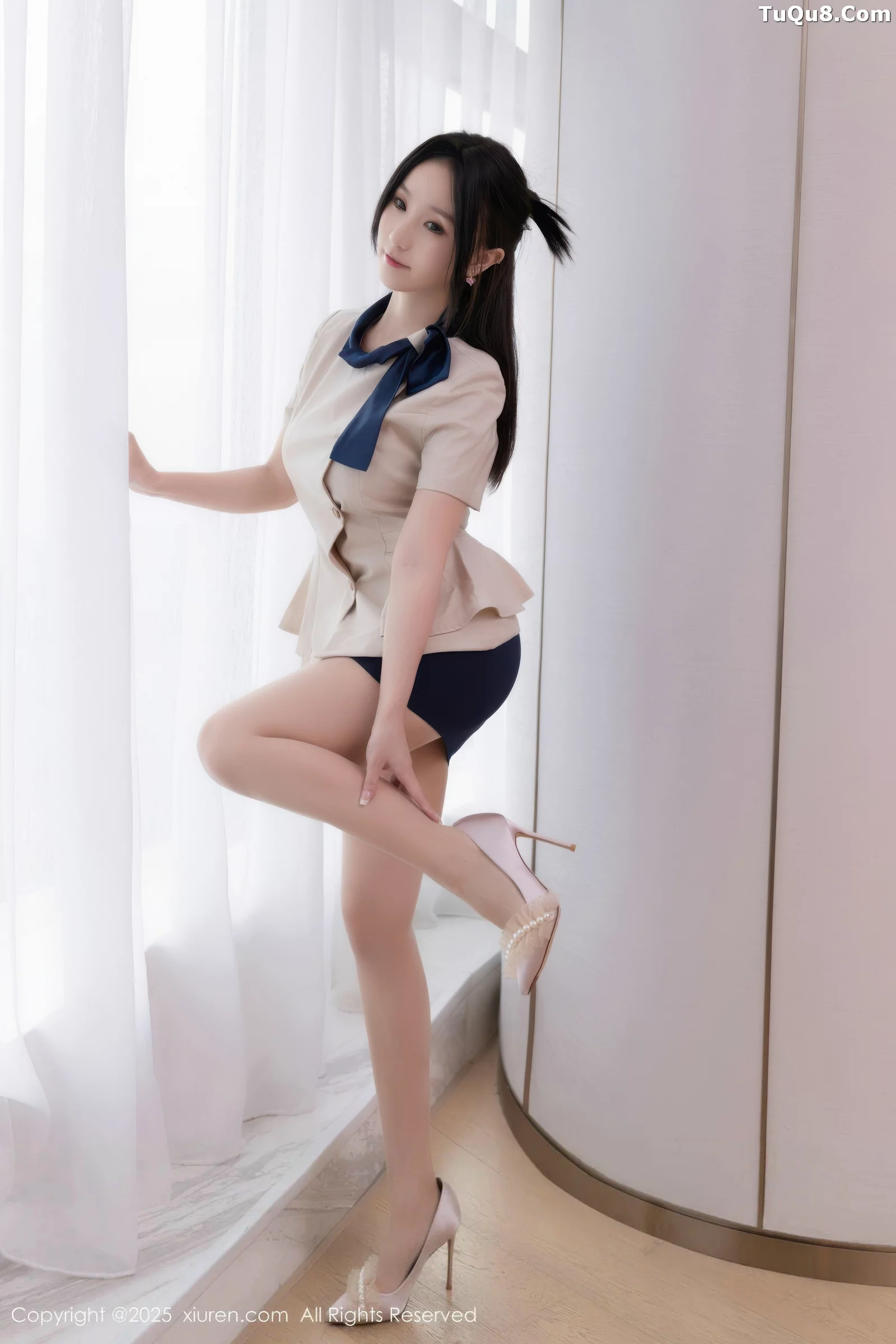 [XiuRen]高清写真图 2025.08.27 No.10697 杏子Yada 性感OL