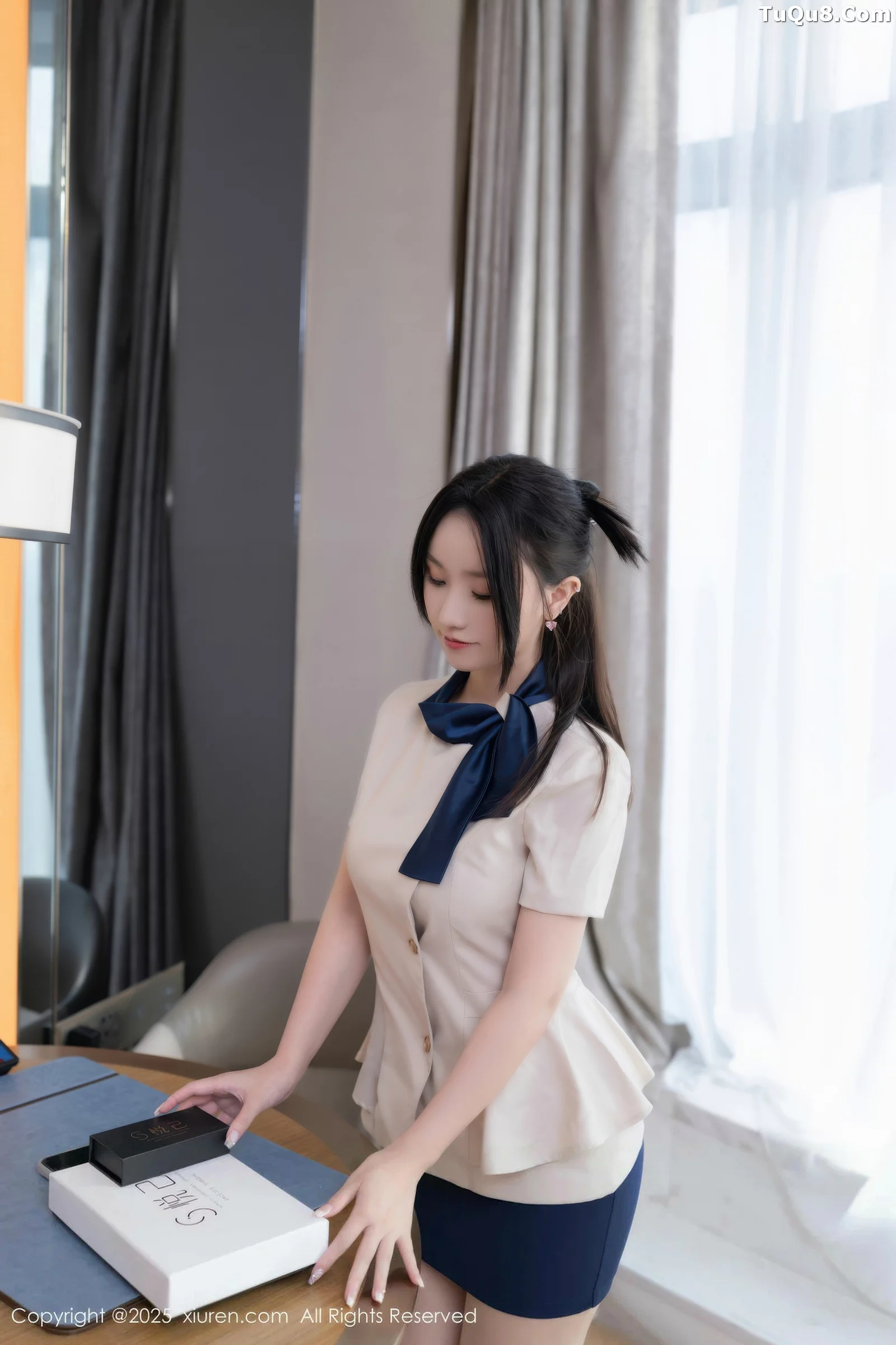 [XiuRen]高清写真图 2025.08.27 No.10697 杏子Yada 性感OL