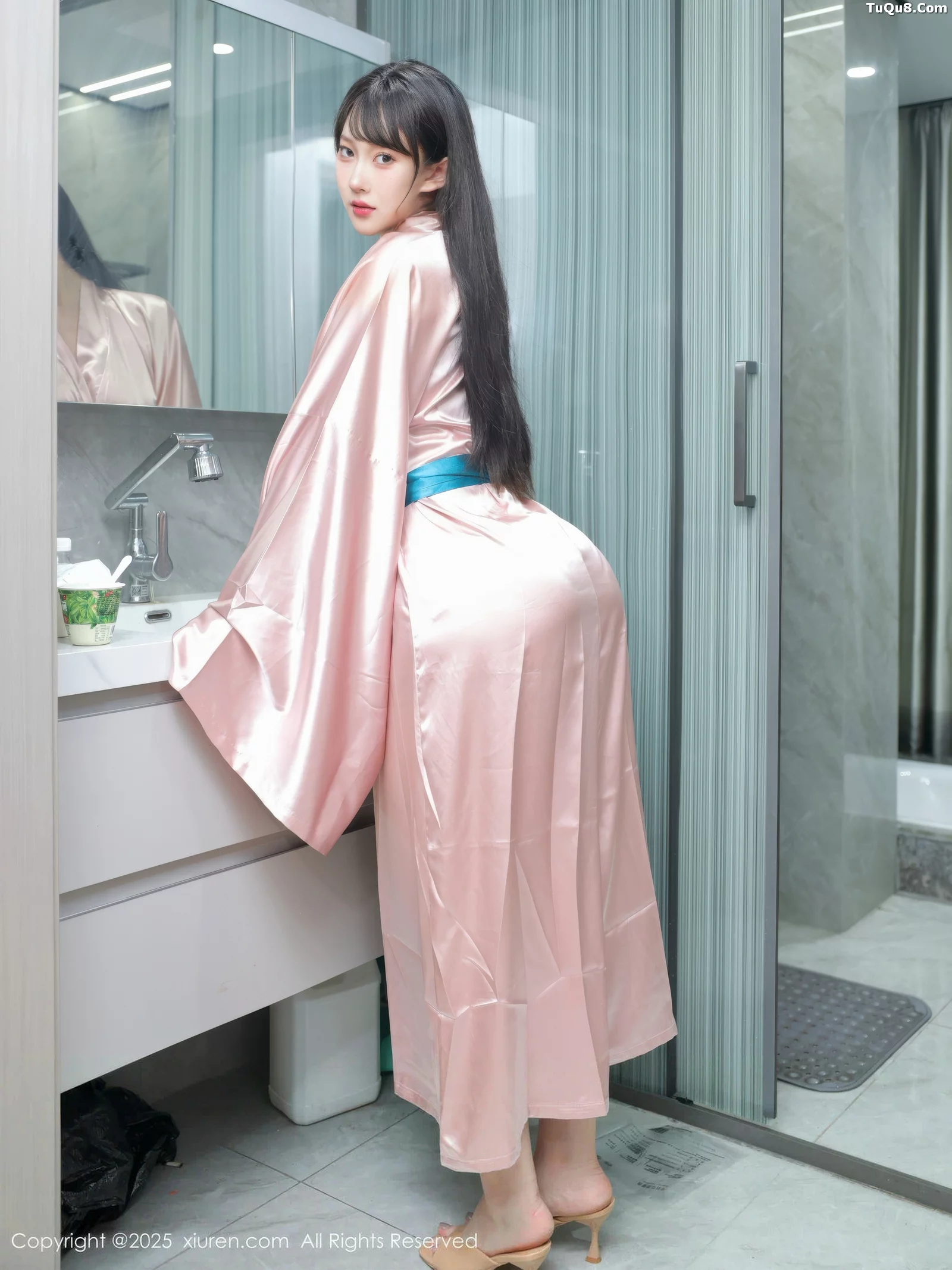 [XiuRen]高清写真图 2025.09.03 No.10724 李沁恩lrene 红色比基尼
