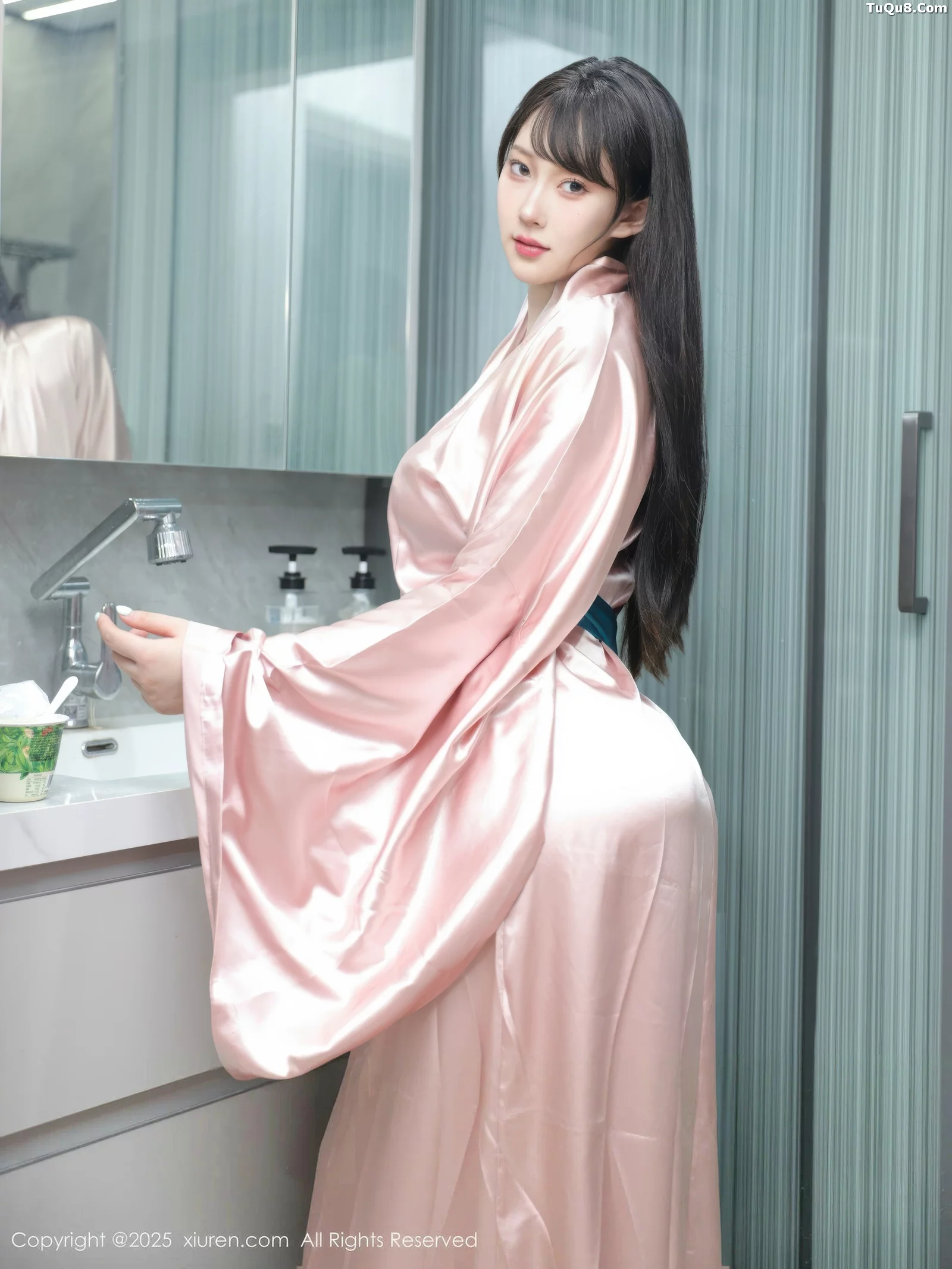 [XiuRen]高清写真图 2025.09.03 No.10724 李沁恩lrene 红色比基尼