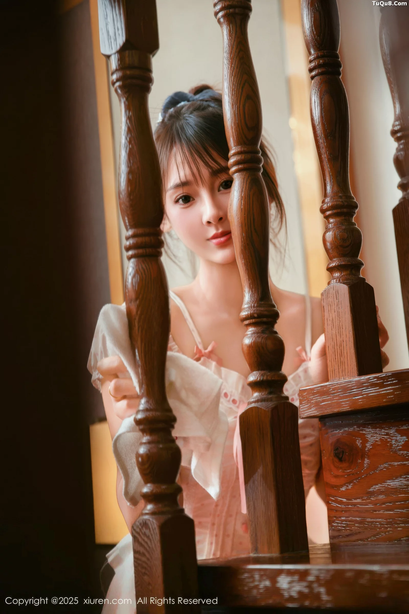 [XiuRen]高清写真图 2025.09.05 No.10730 炎恬kitty 粉色连衣短裙