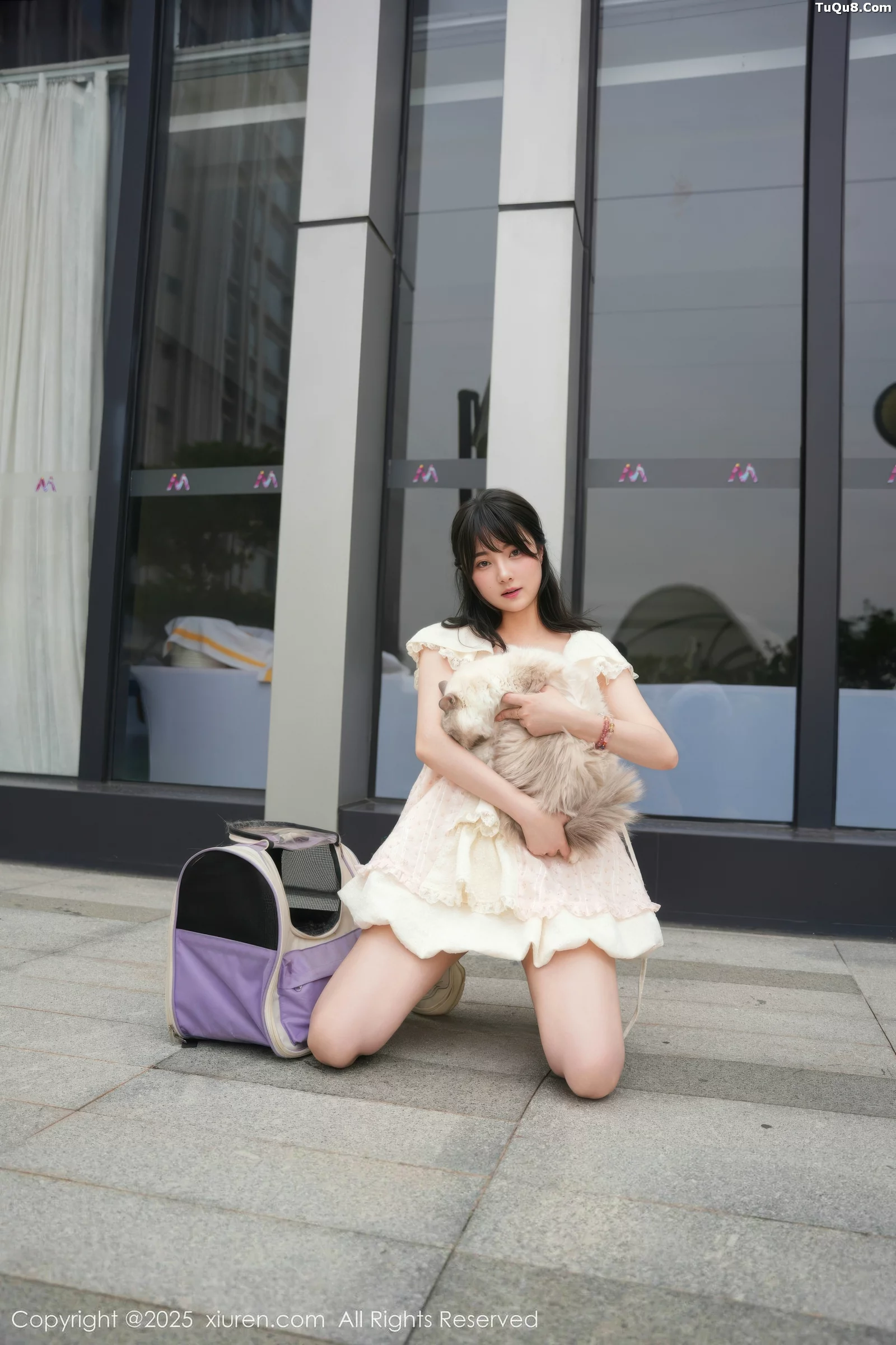 [XiuRen]高清写真图 2025.09.05 No.10734 软情 浅色连衣短裙