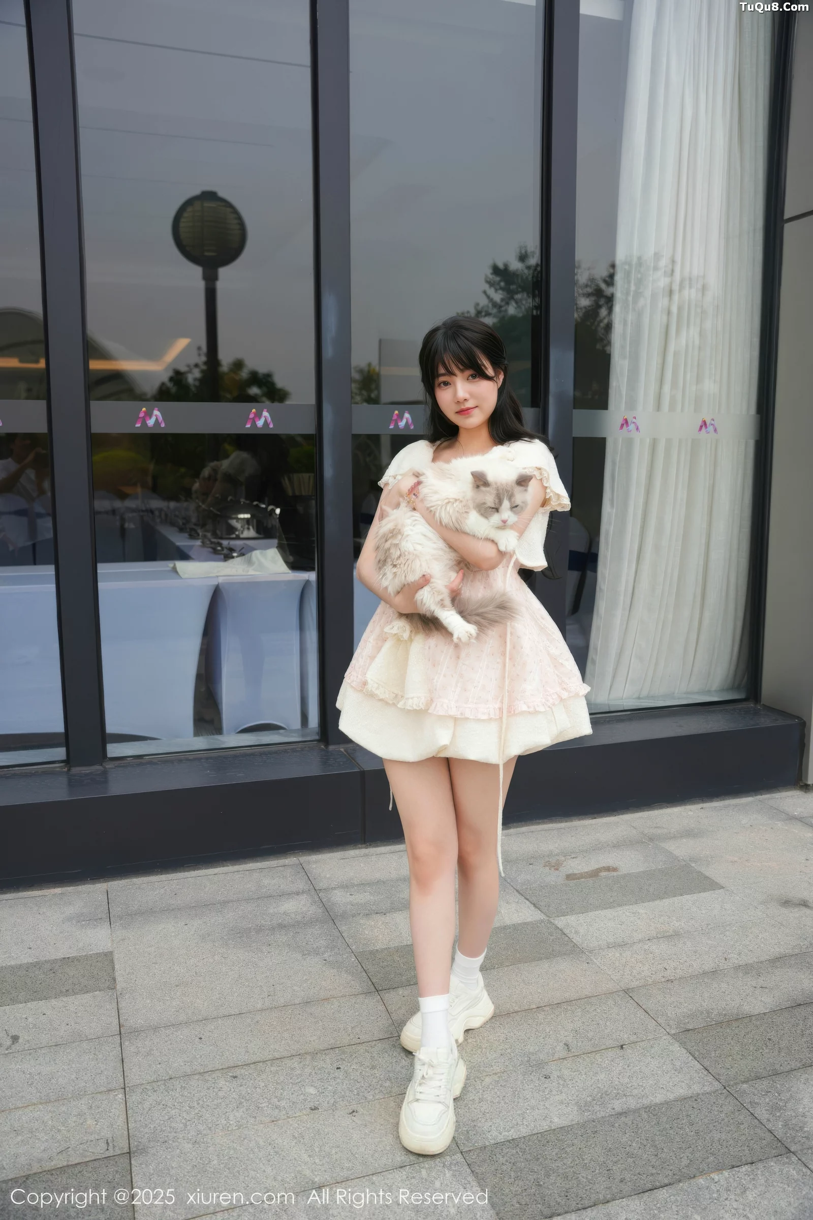 [XiuRen]高清写真图 2025.09.05 No.10734 软情 浅色连衣短裙