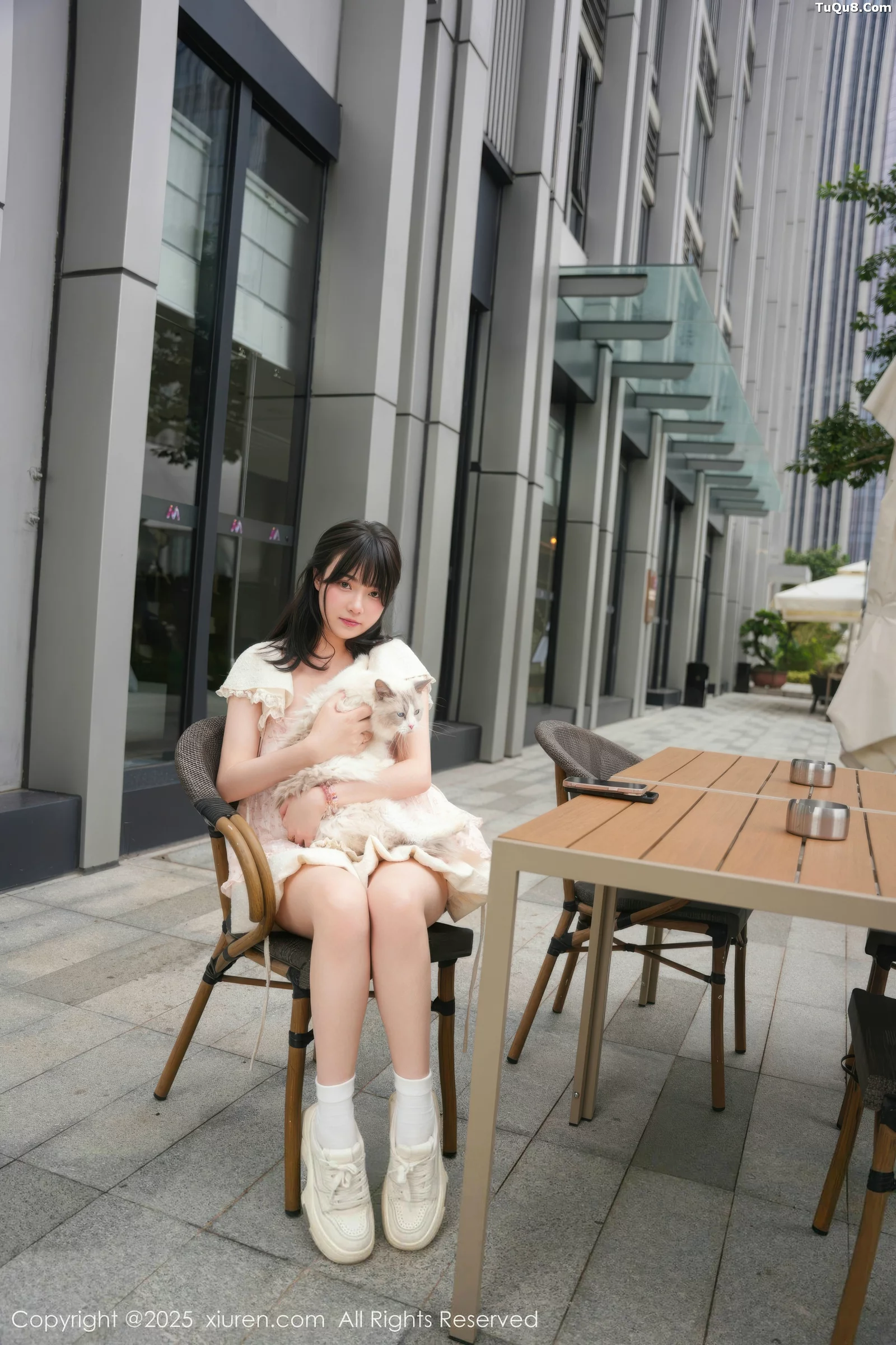 [XiuRen]高清写真图 2025.09.05 No.10734 软情 浅色连衣短裙