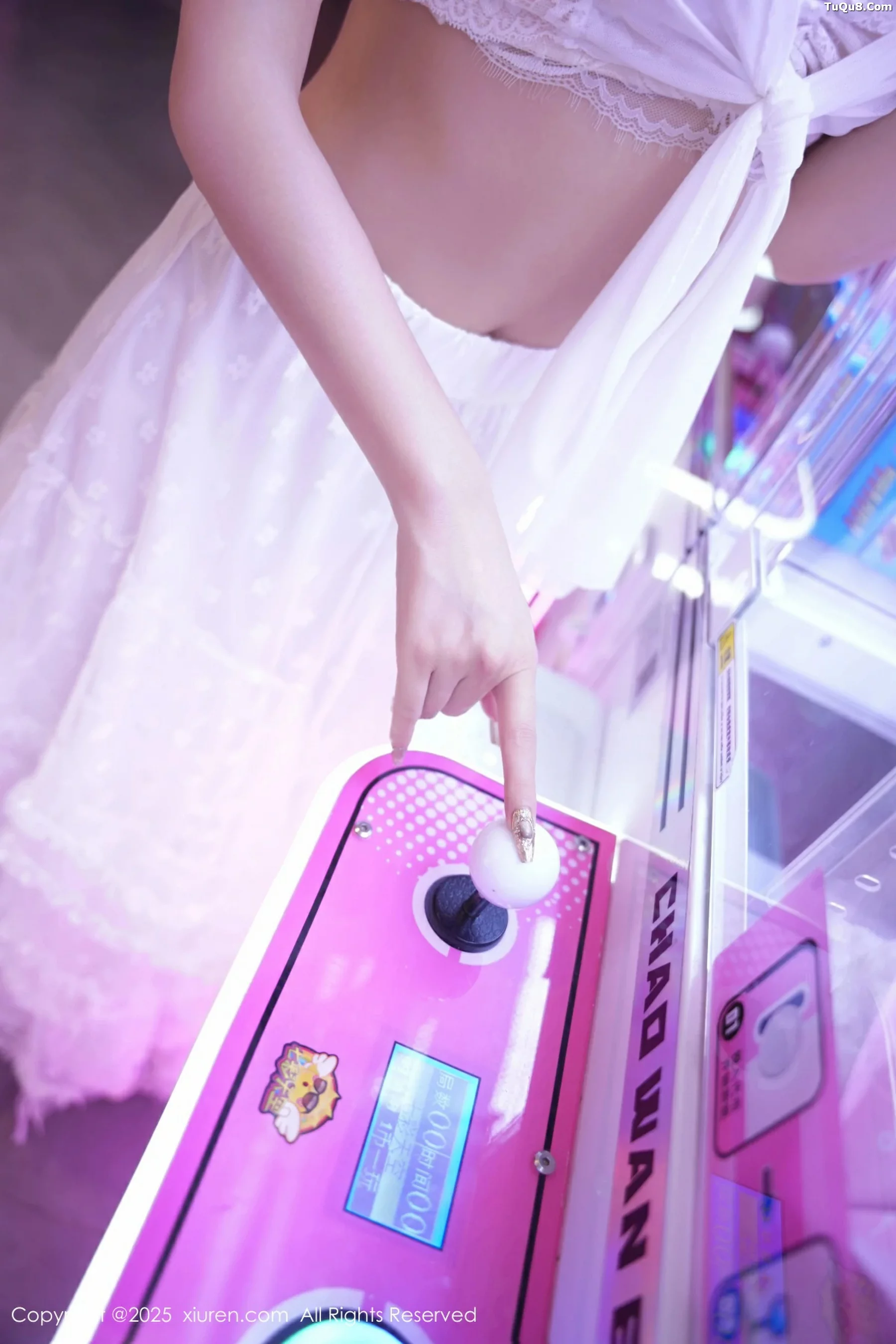 [XiuRen]高清写真图 2025.09.22 No.10791 拍黄瓜girl 白色连衣裙