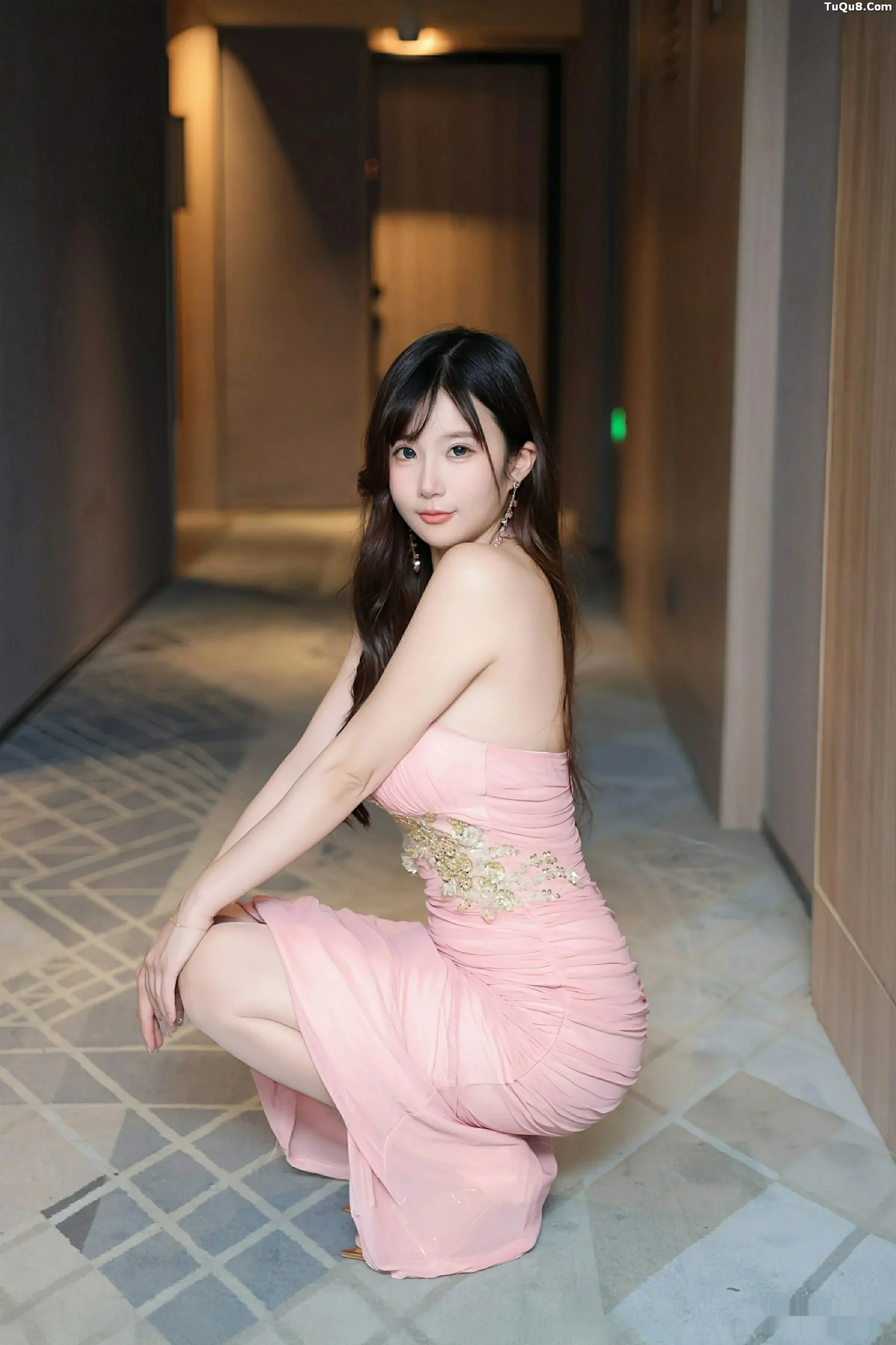 [XiuRen]高清写真图 2025.09.19 No.10786 小肉肉咪 粉色长裙