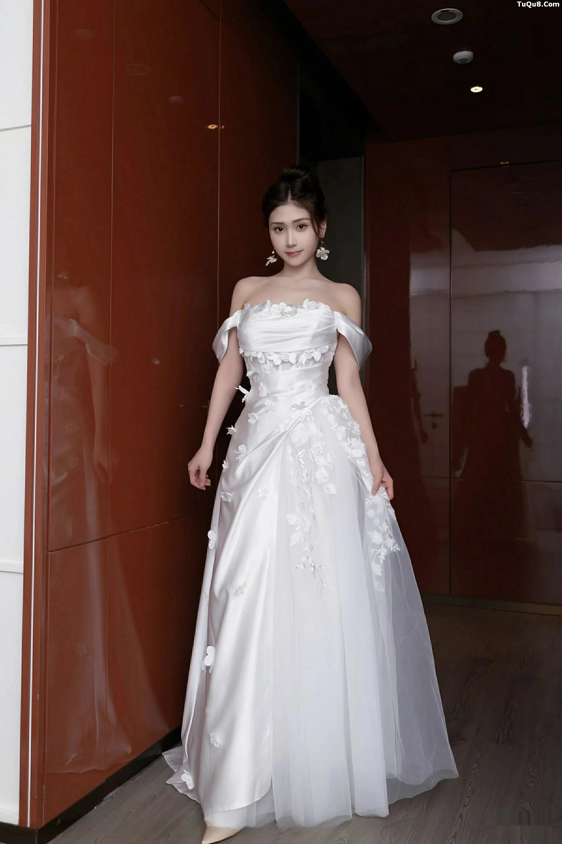 [XiuRen]高清写真图 2025.09.26 No.10814 刘婷婷 白色婚纱