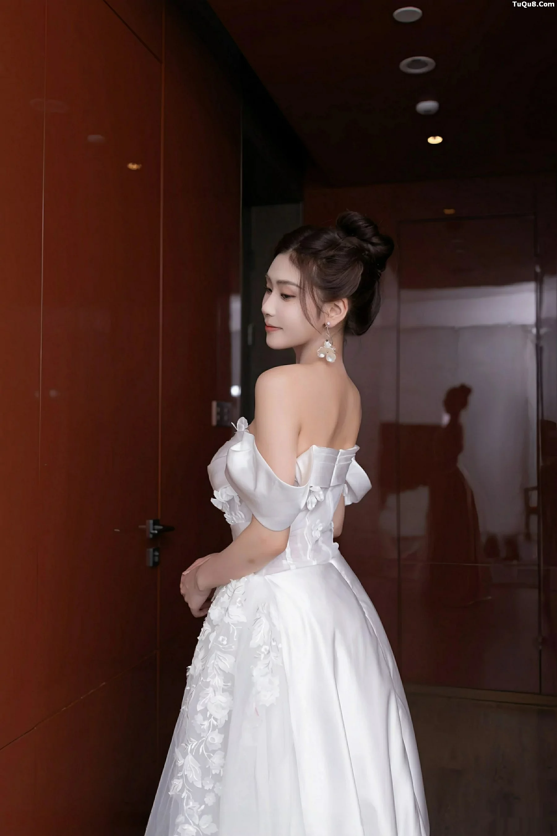 [XiuRen]高清写真图 2025.09.26 No.10814 刘婷婷 白色婚纱