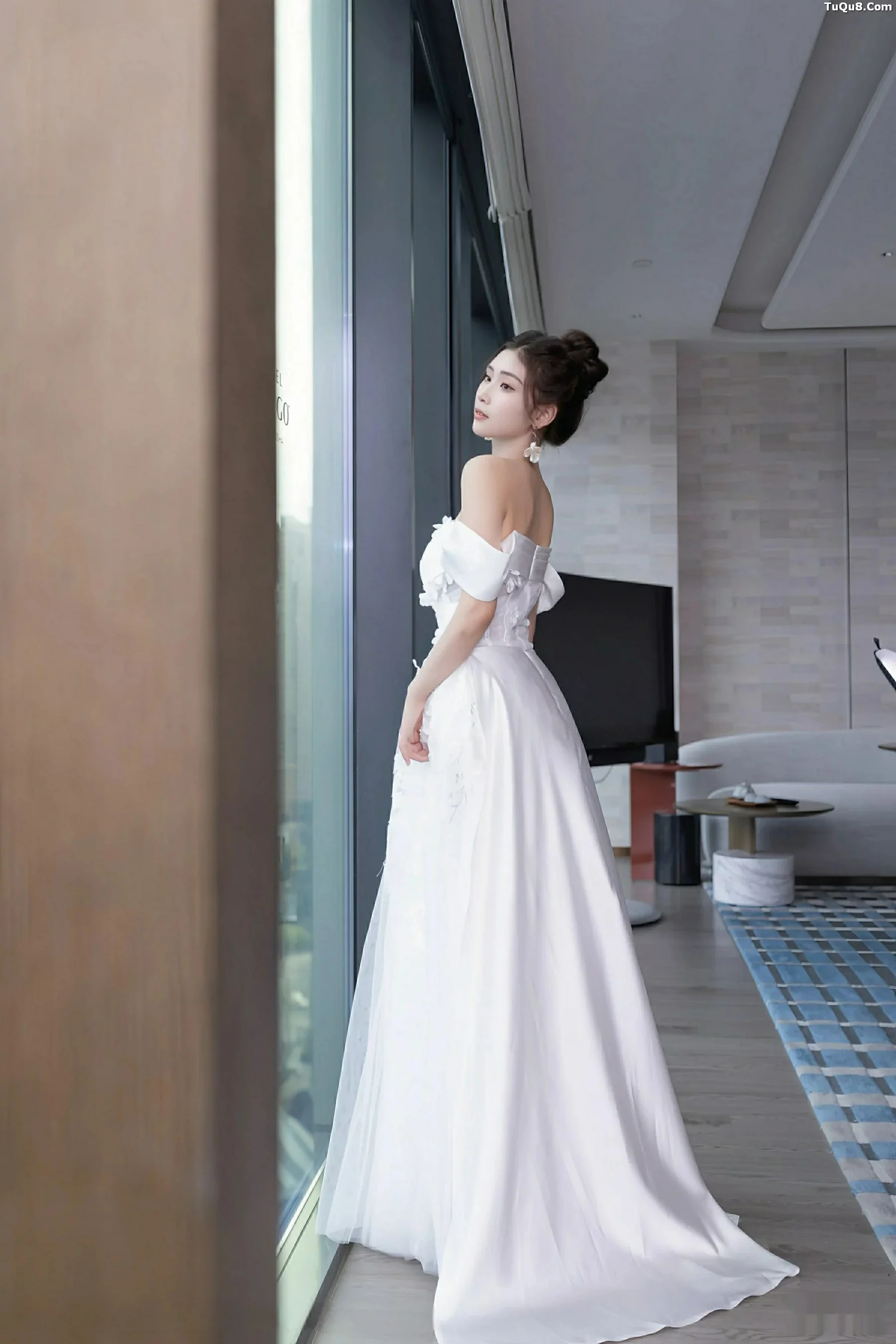 [XiuRen]高清写真图 2025.09.26 No.10814 刘婷婷 白色婚纱