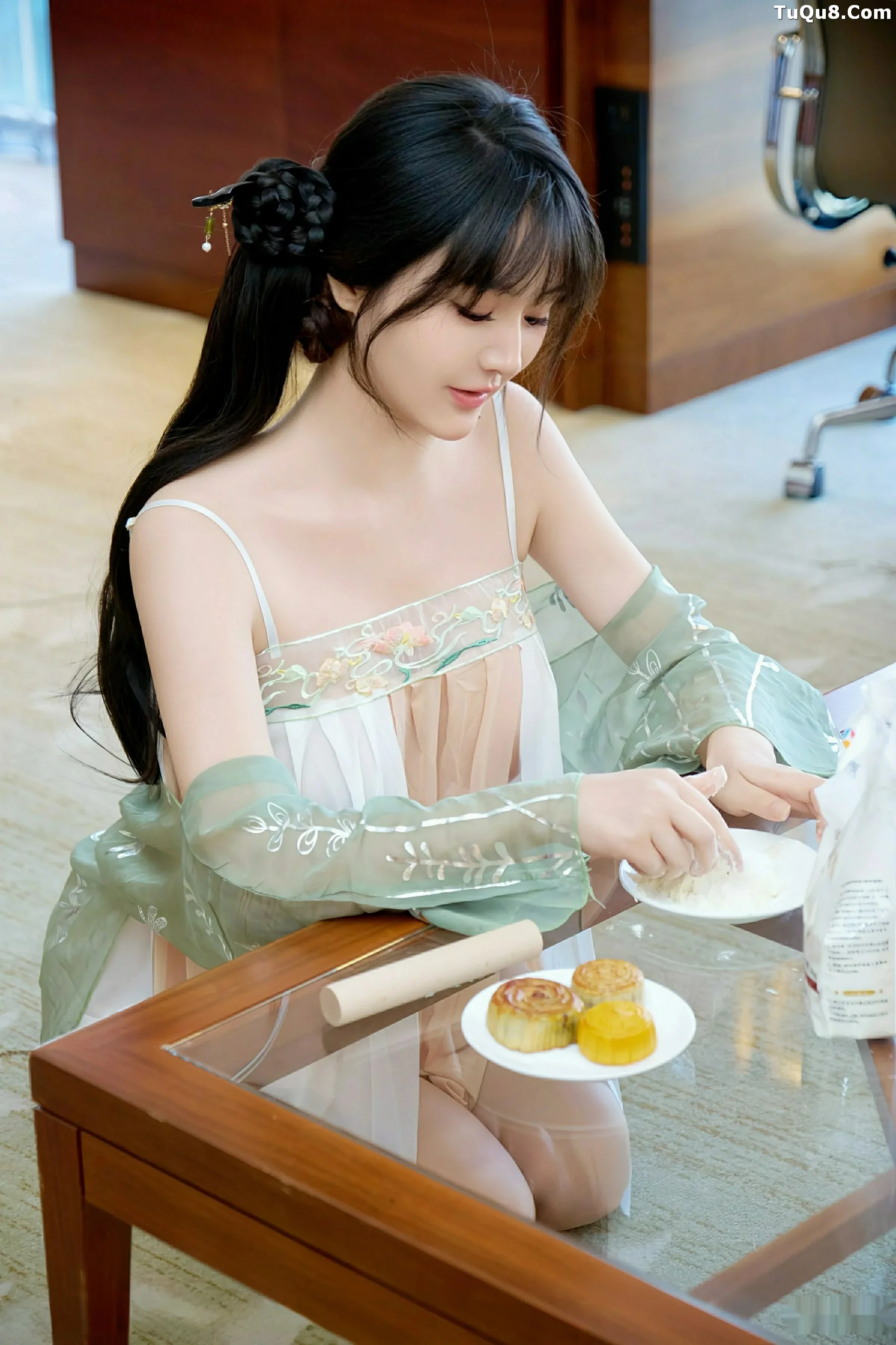 [XiuRen]高清写真图 2025.09.28 No.10818 沈南汐RuRu 古风服饰