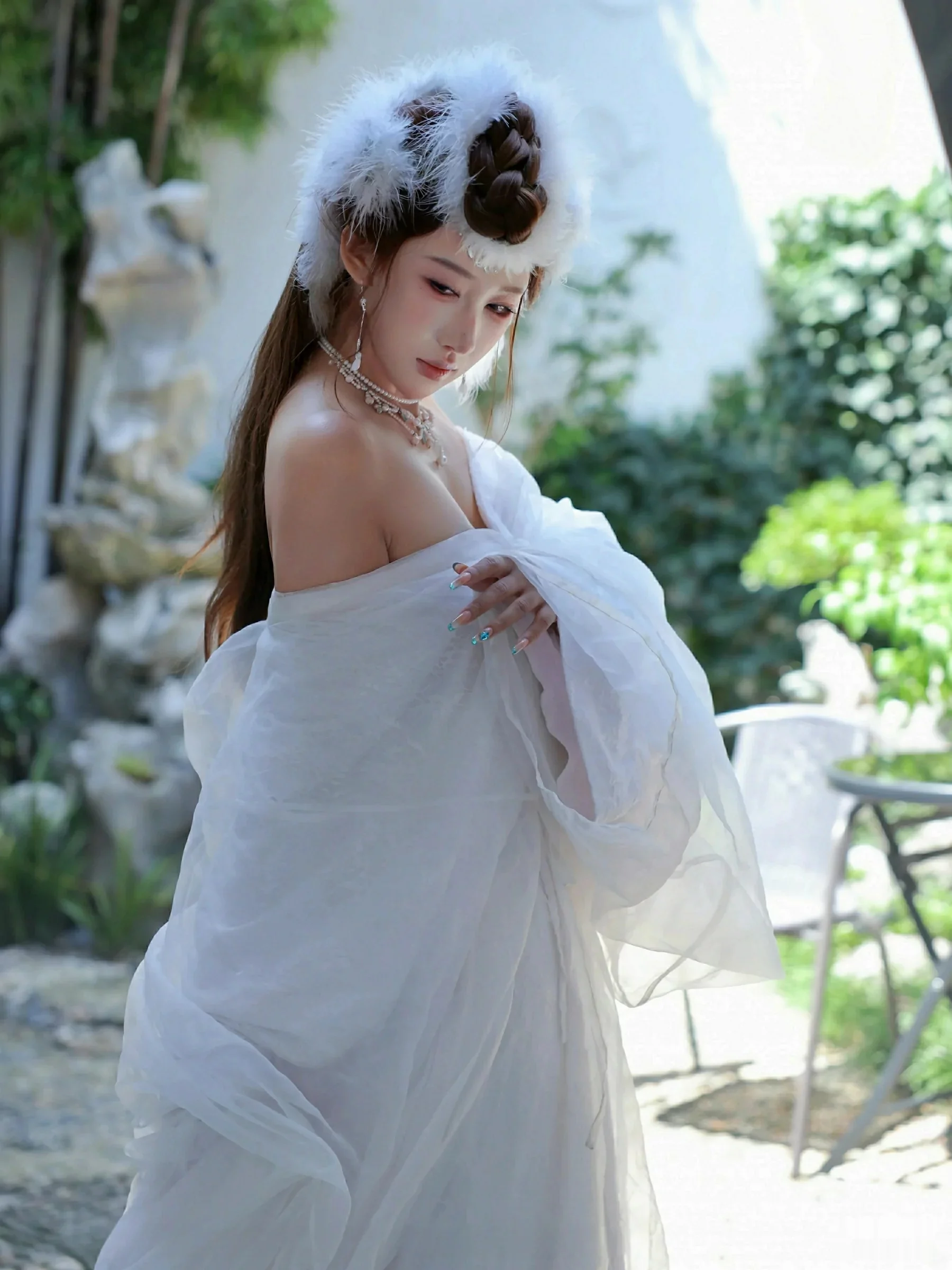 [XiuRen]高清写真图 2025.10.09 No.10843 金允希Yuki 低胸长裙