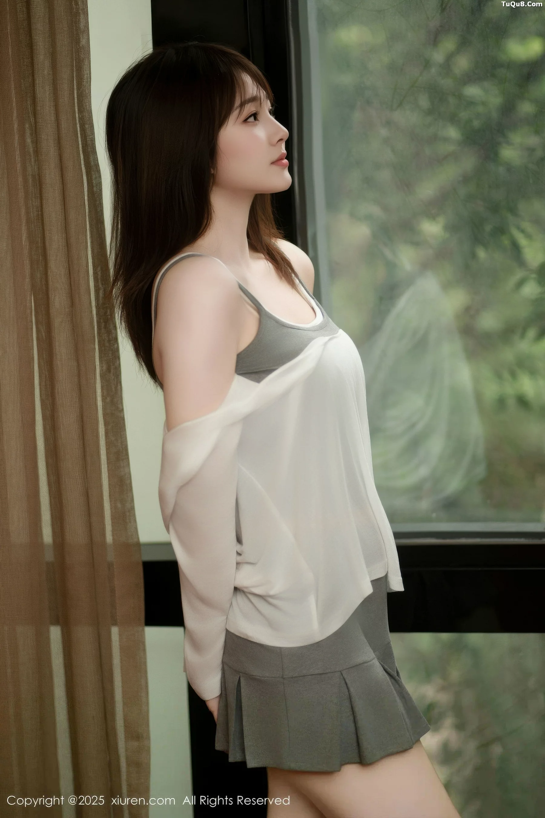 [XiuRen]高清写真图 2025.10.10 No.10845 炎恬kitty 浅色短裙