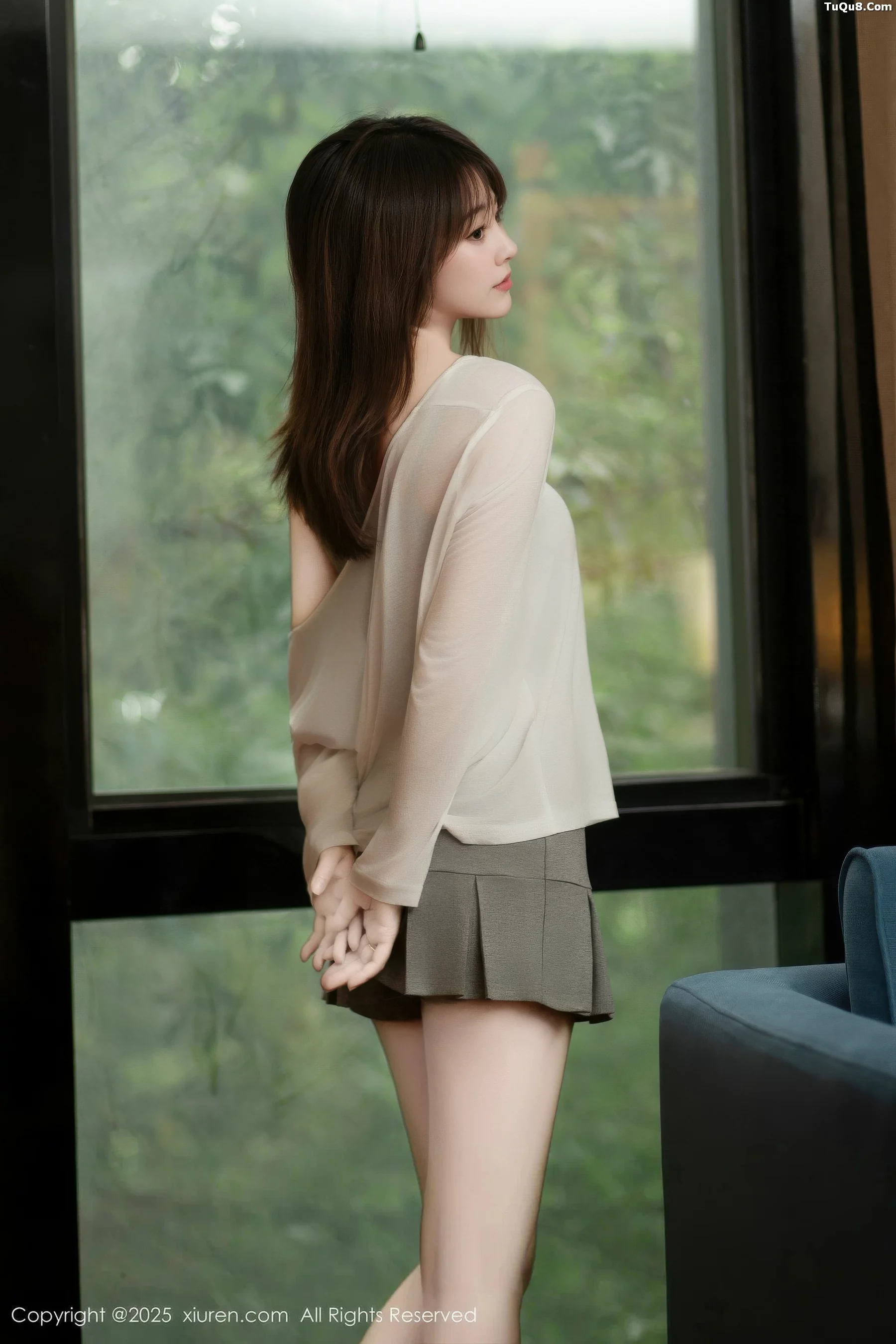[XiuRen]高清写真图 2025.10.10 No.10845 炎恬kitty 浅色短裙
