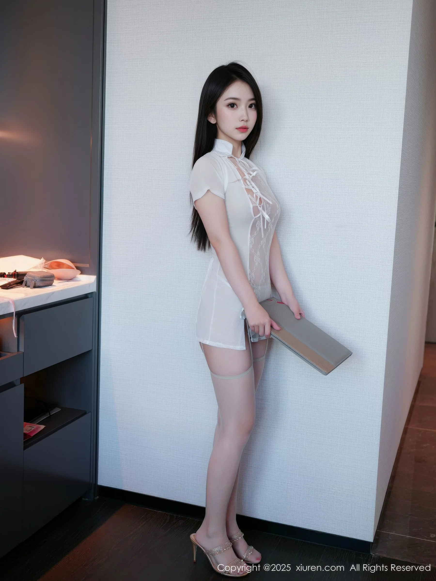 [XiuRen]高清写真图 2025.10.11 No.10854 烧烧小桃 苗条身材