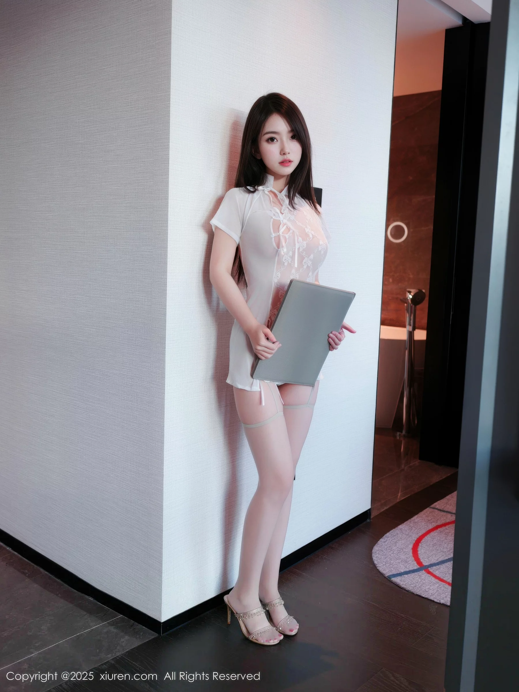 [XiuRen]高清写真图 2025.10.11 No.10854 烧烧小桃 苗条身材