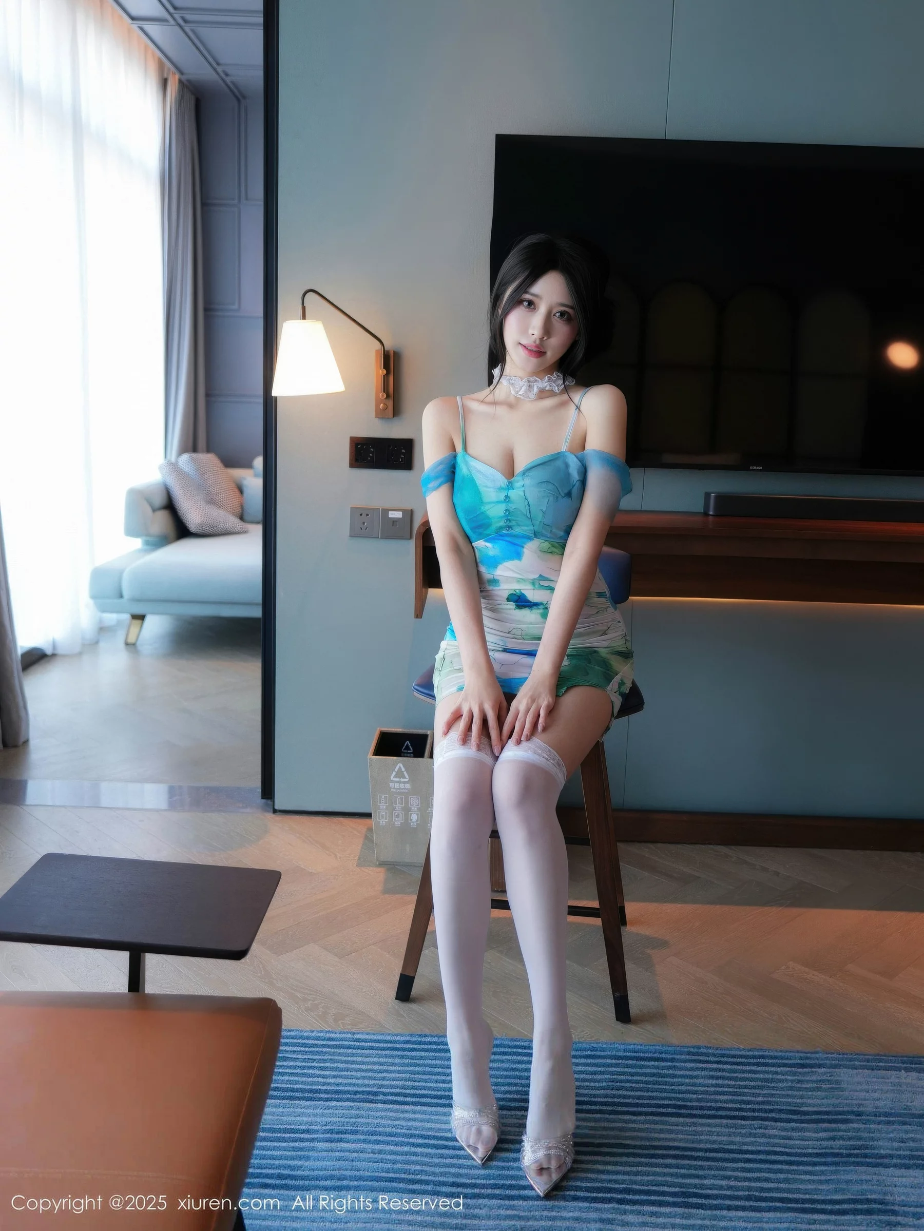 [XiuRen]高清写真图 2025.10.13 No.10859 shelly诗莉吖 白色丝袜
