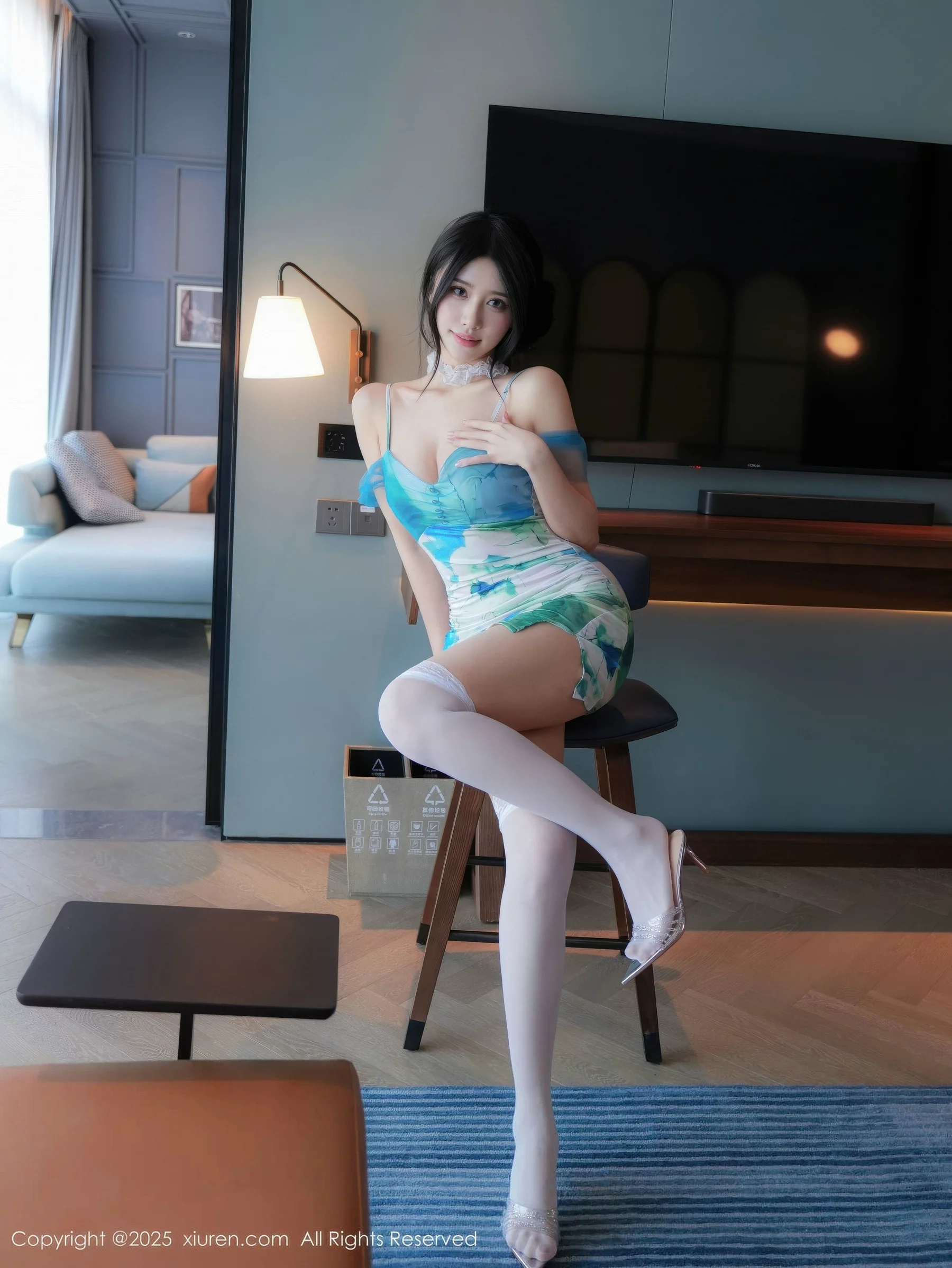 [XiuRen]高清写真图 2025.10.13 No.10859 shelly诗莉吖 白色丝袜