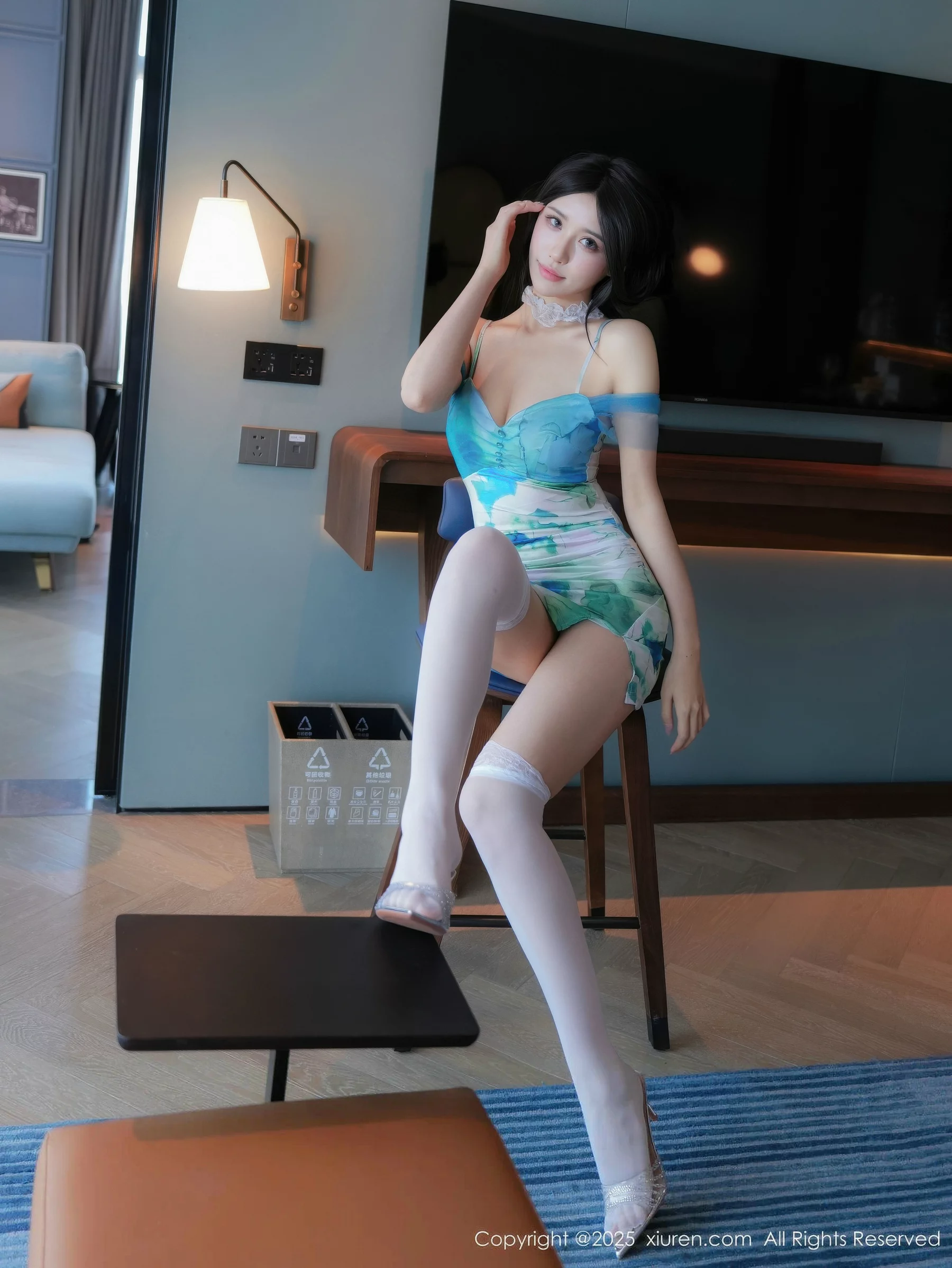 [XiuRen]高清写真图 2025.10.13 No.10859 shelly诗莉吖 白色丝袜