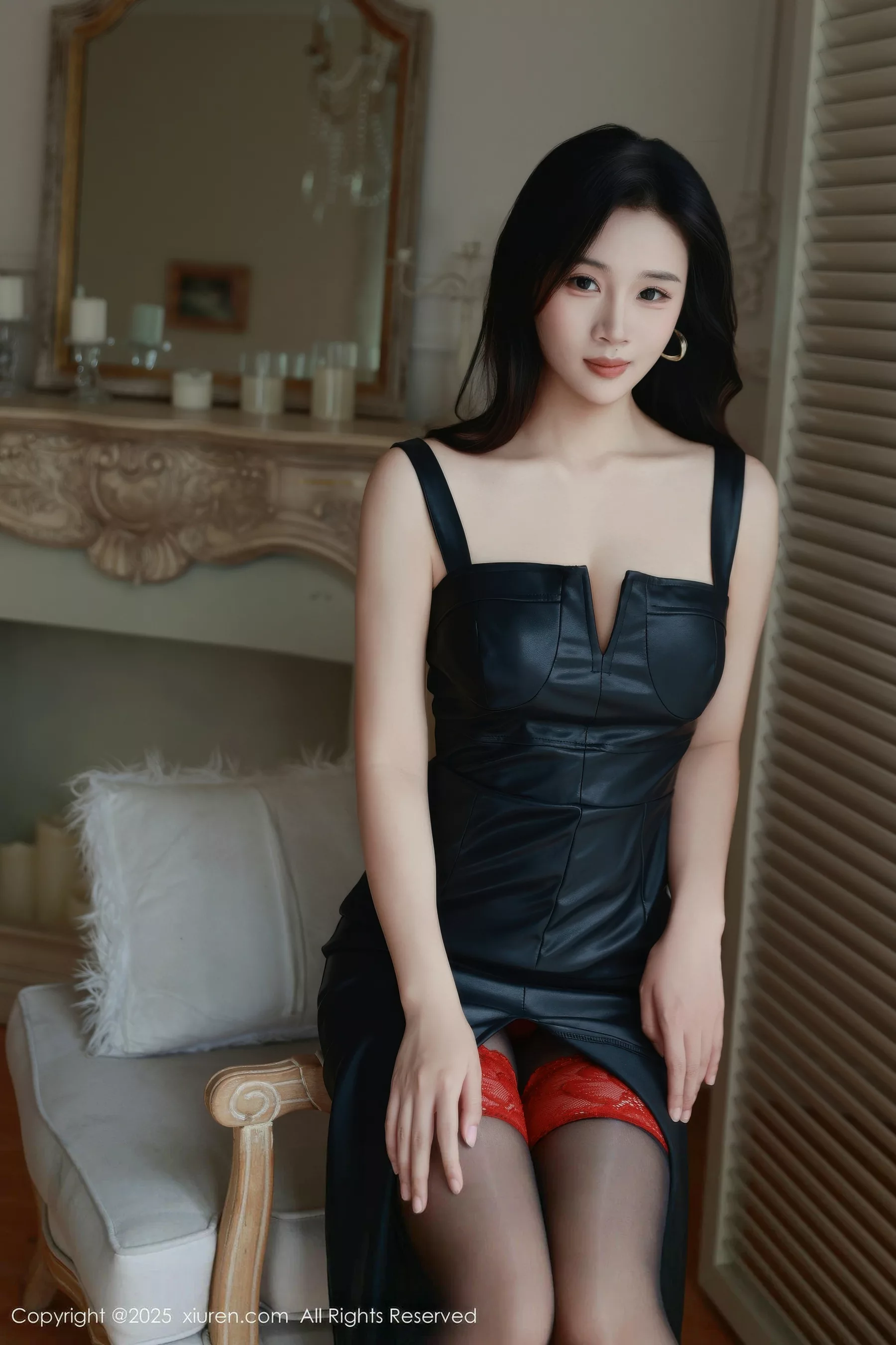 [XiuRen]高清写真图 2025.10.17 No.10885 南乔 黑色皮裙