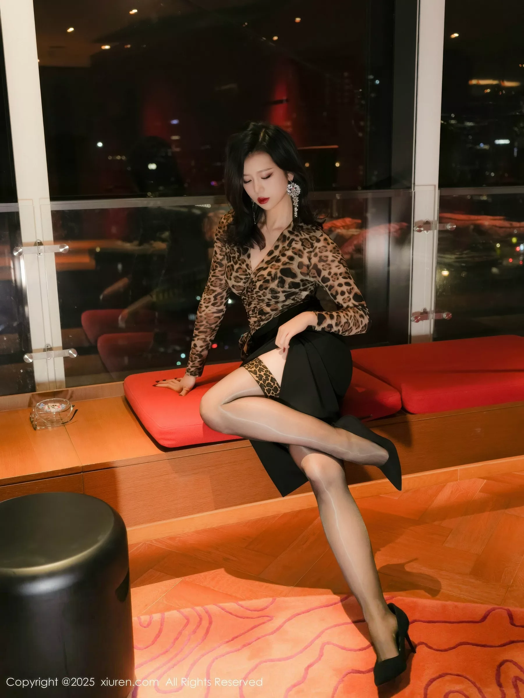 [XiuRen]高清写真图 2025.10.23 No.10901 玫瑰我爱你