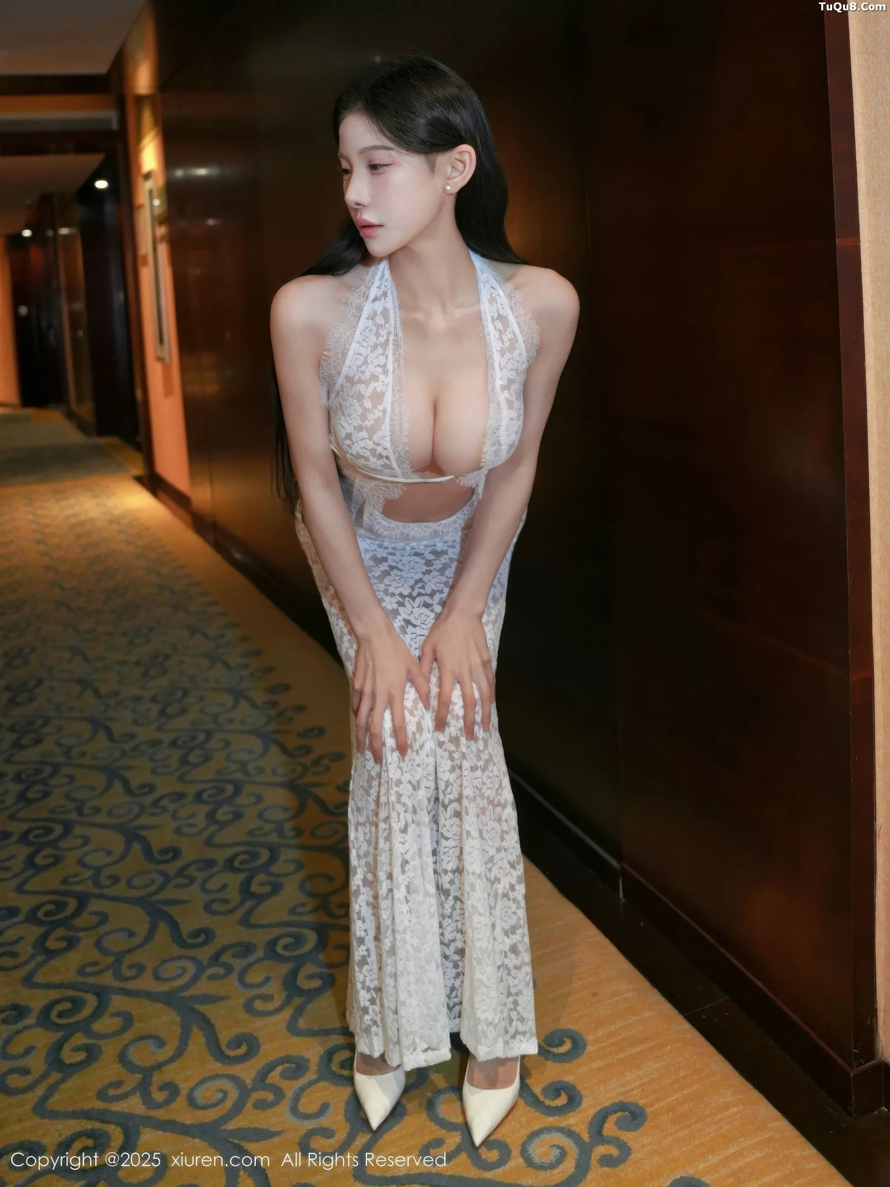 [XiuRen]高清写真图 2025.10.27 No.10915 梨霜儿 开档肉丝