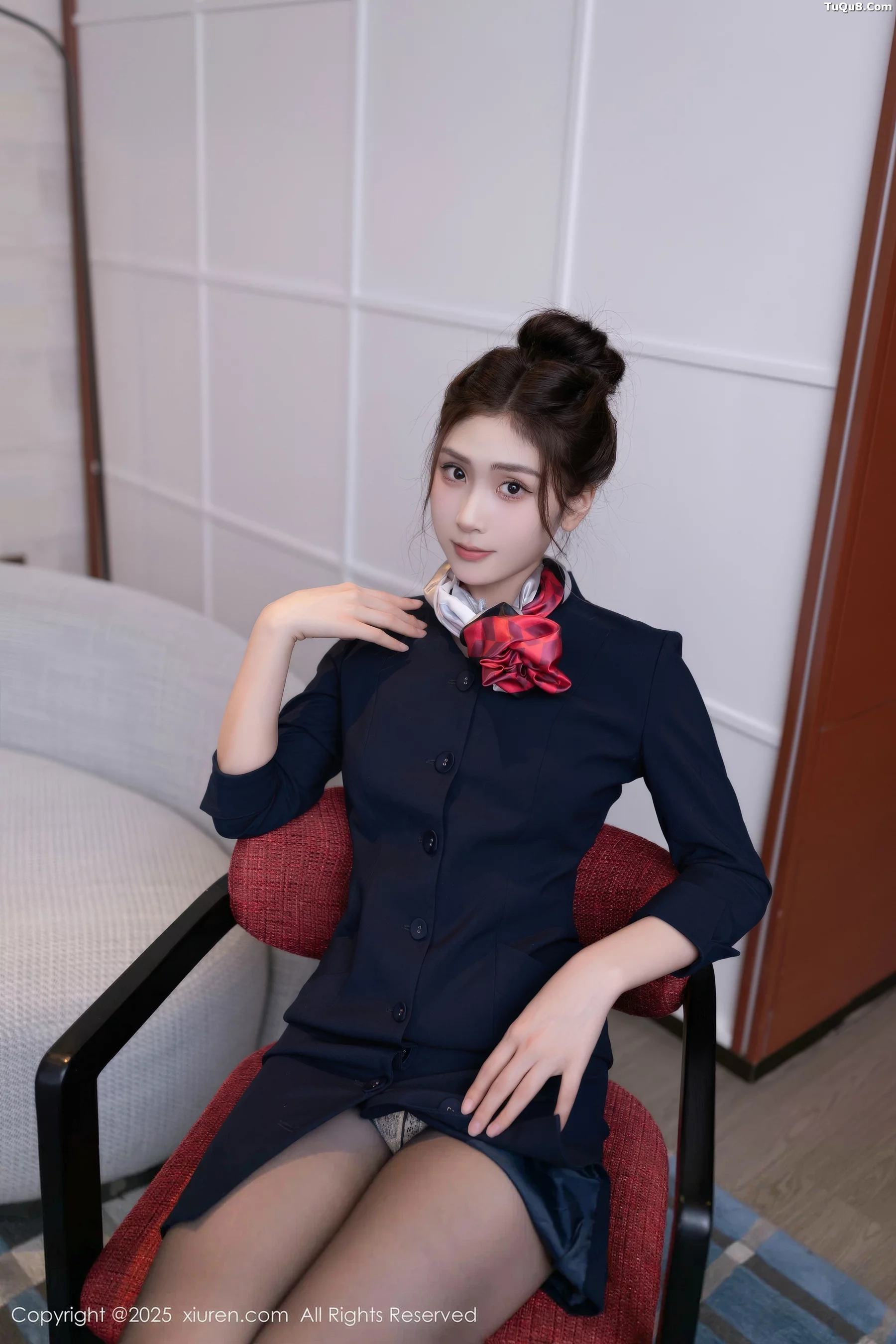 [XiuRen]高清写真图 2025.11.13 No.10982 刘婷婷 空姐制服
