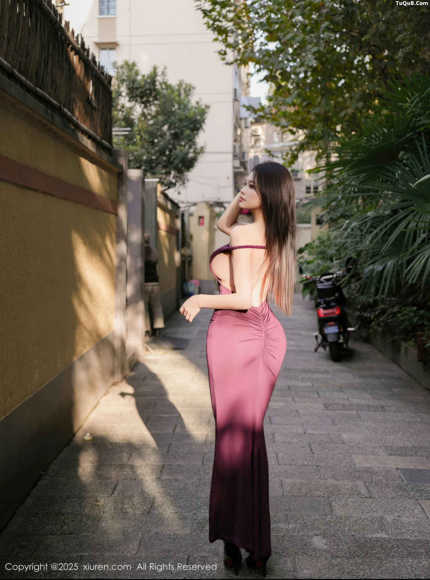 [XiuRen]高清写真图 2025.11.13 No.10979 Yuanbao 吊带长裙