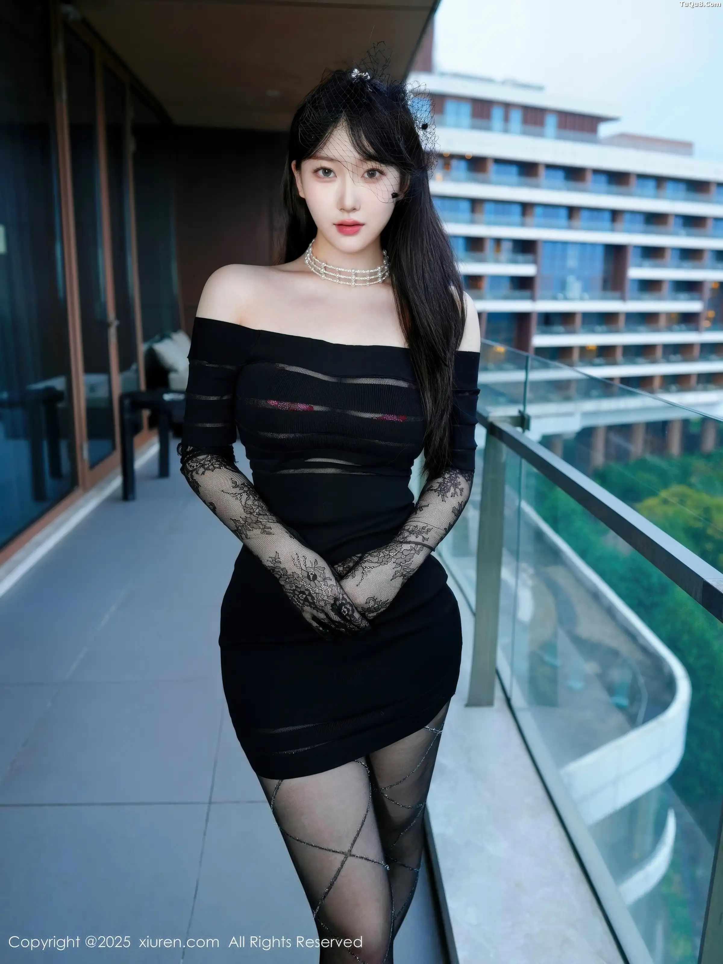 [XiuRen]高清写真图 2025.11.17 No.10999 李沁恩lrene 开档黑丝