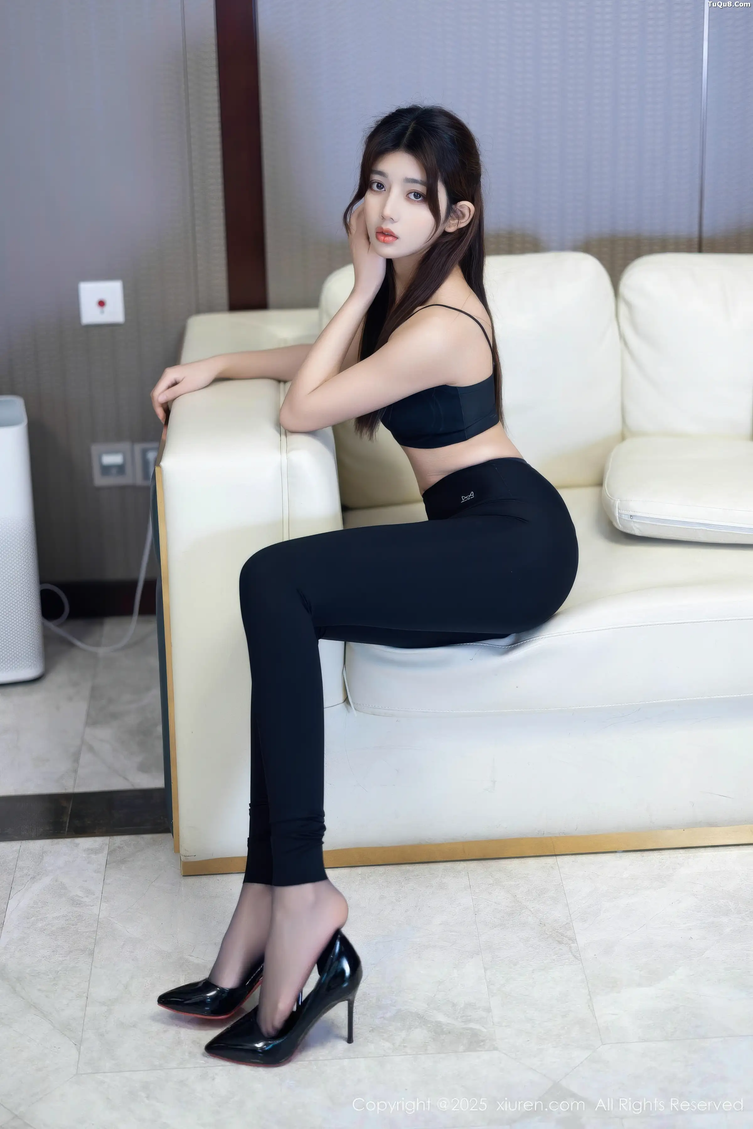[XiuRen]高清写真图 2025.11.21 No.11015 姜冉冉_Renee@ 无内黑丝