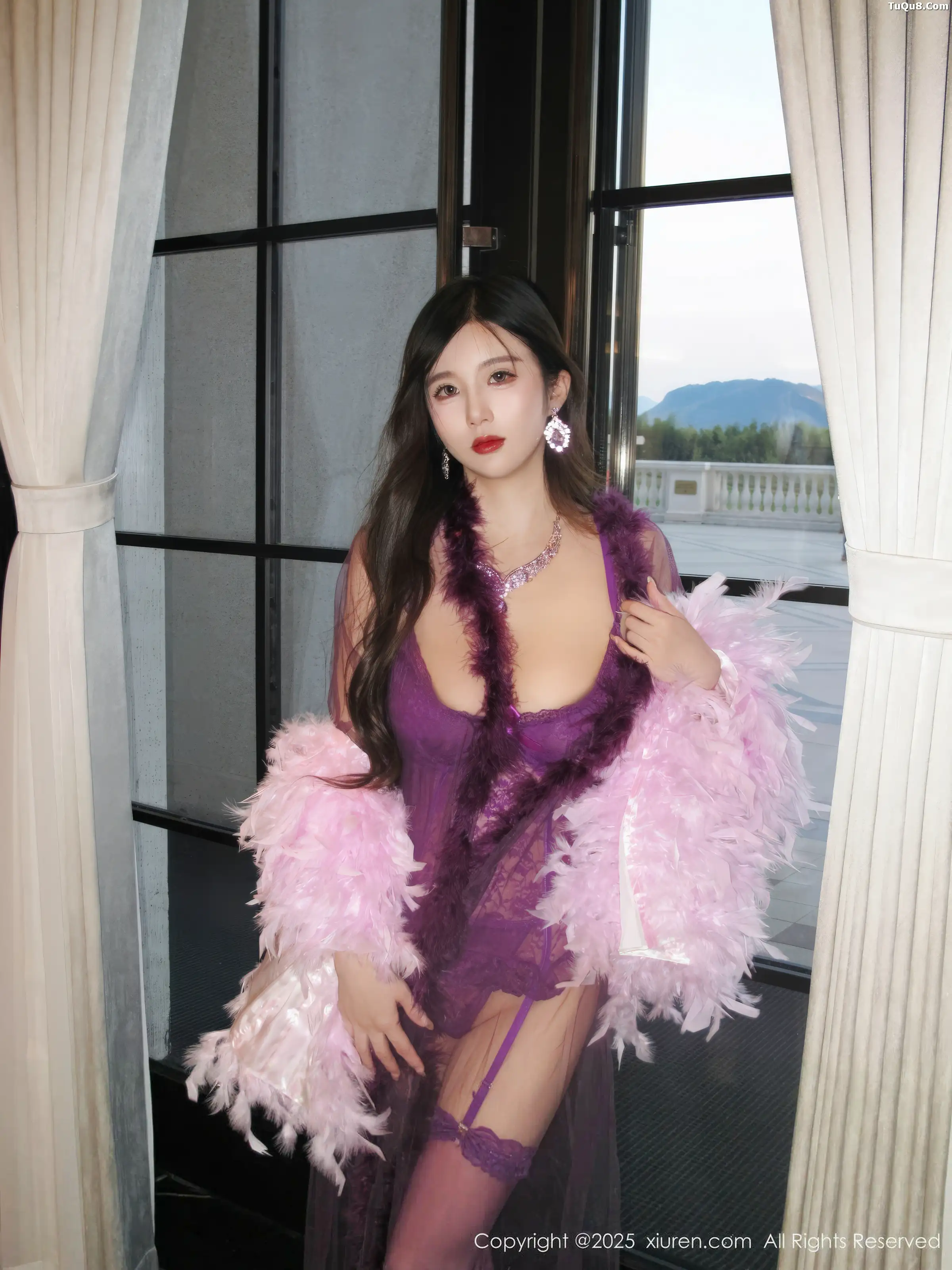 [XiuRen]高清写真图 2025.11.28 No.11047 小肉肉咪 魅惑黑丝