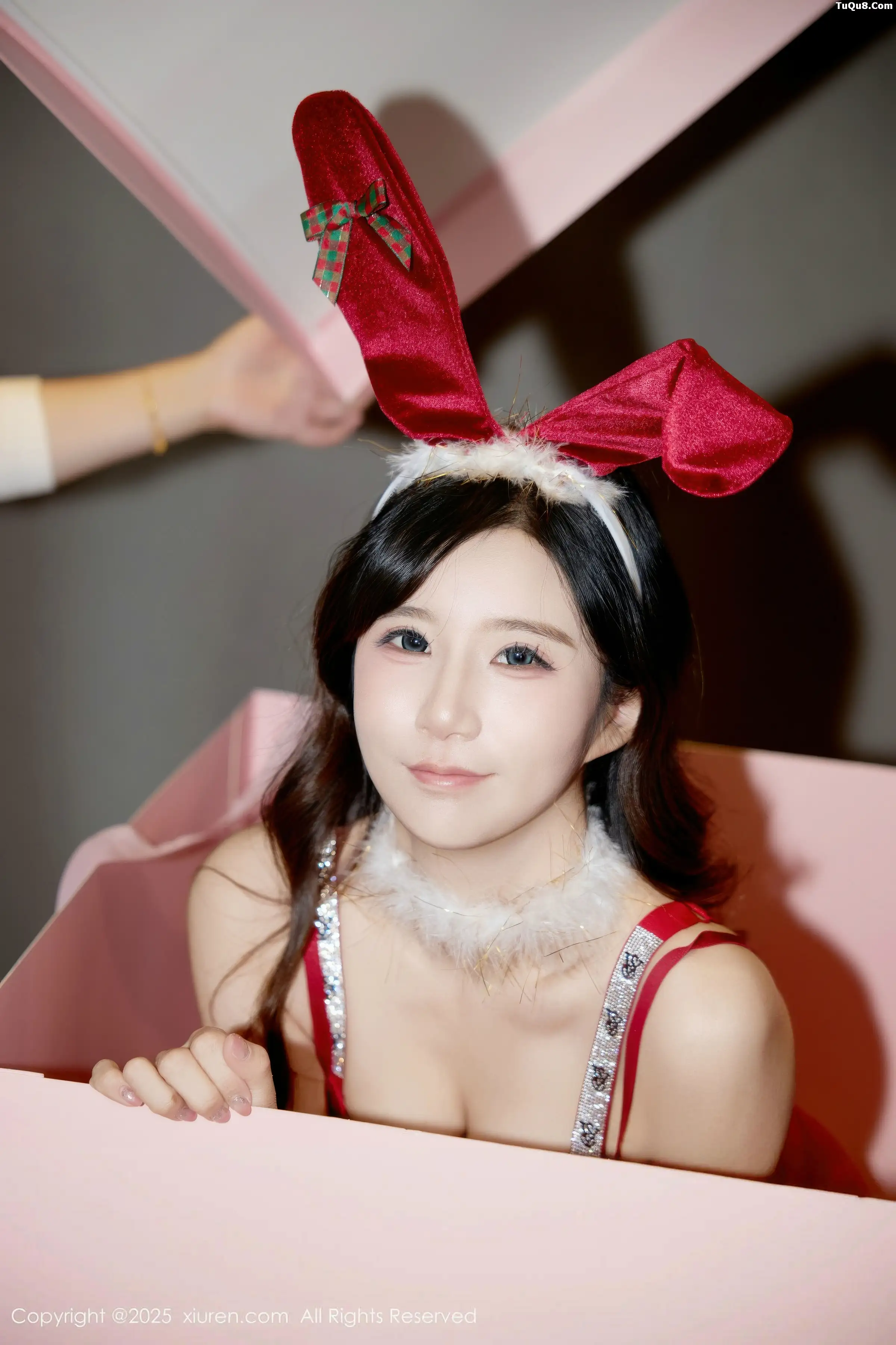 [XiuRen]高清写真图 2025.12.24 No.11149 小肉肉咪 圣诞主题