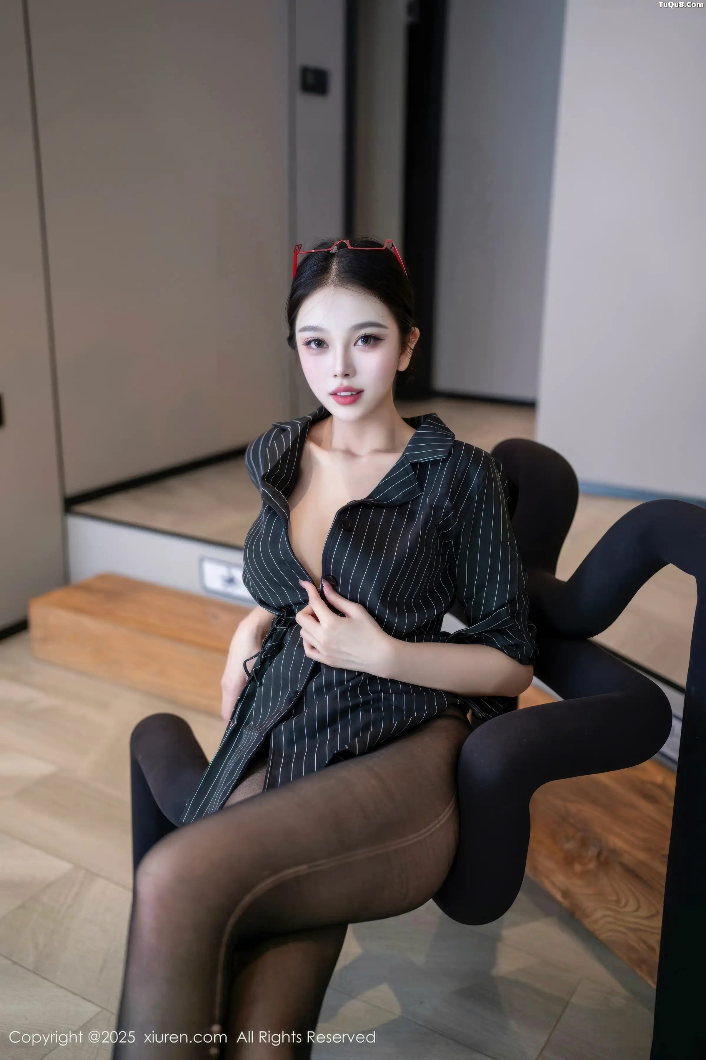 [XiuRen]高清写真图 2025.12.26 No.11160 诺诺子 开档黑丝