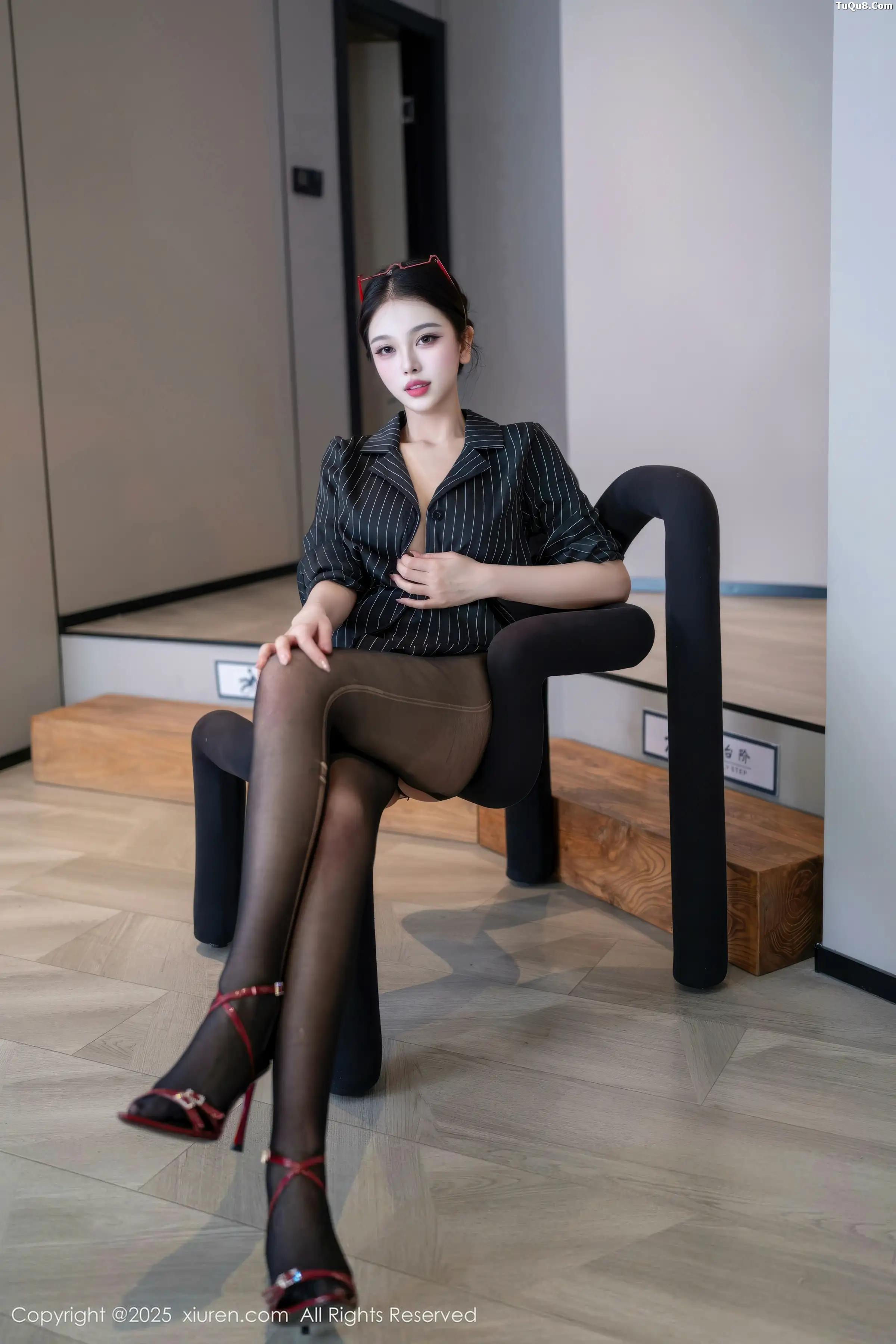 [XiuRen]高清写真图 2025.12.26 No.11160 诺诺子 开档黑丝