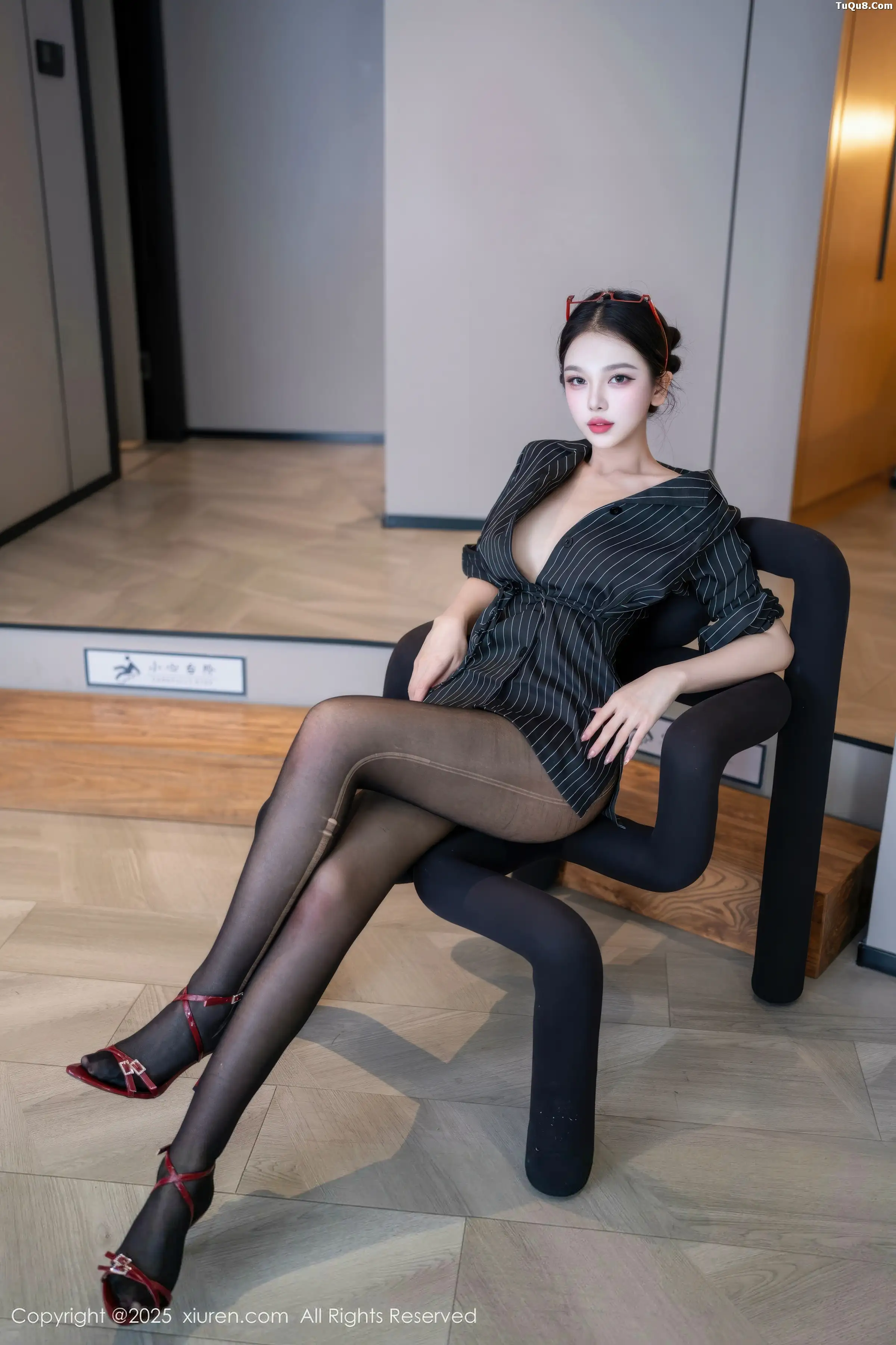 [XiuRen]高清写真图 2025.12.26 No.11160 诺诺子 开档黑丝