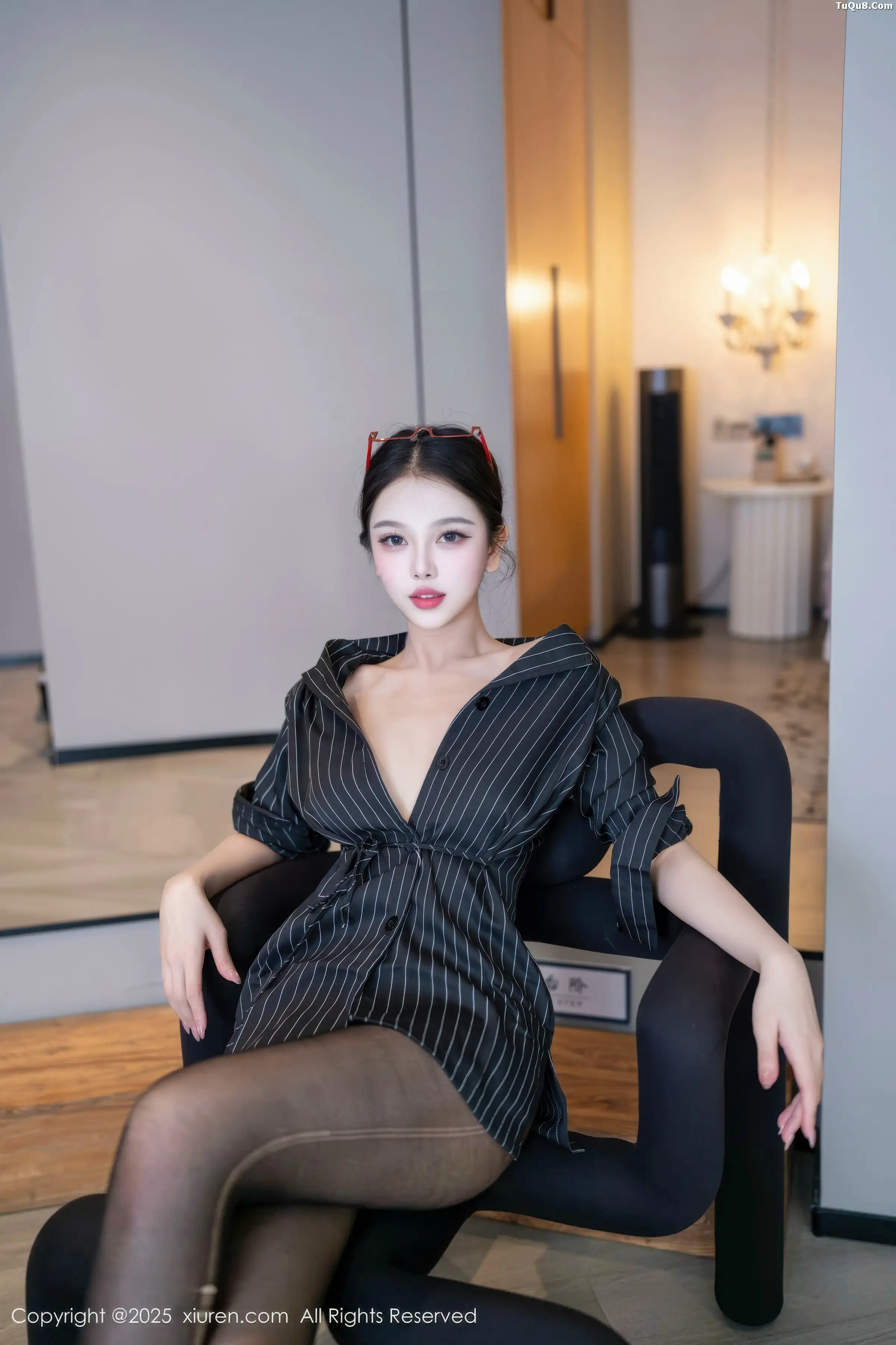 [XiuRen]高清写真图 2025.12.26 No.11160 诺诺子 开档黑丝